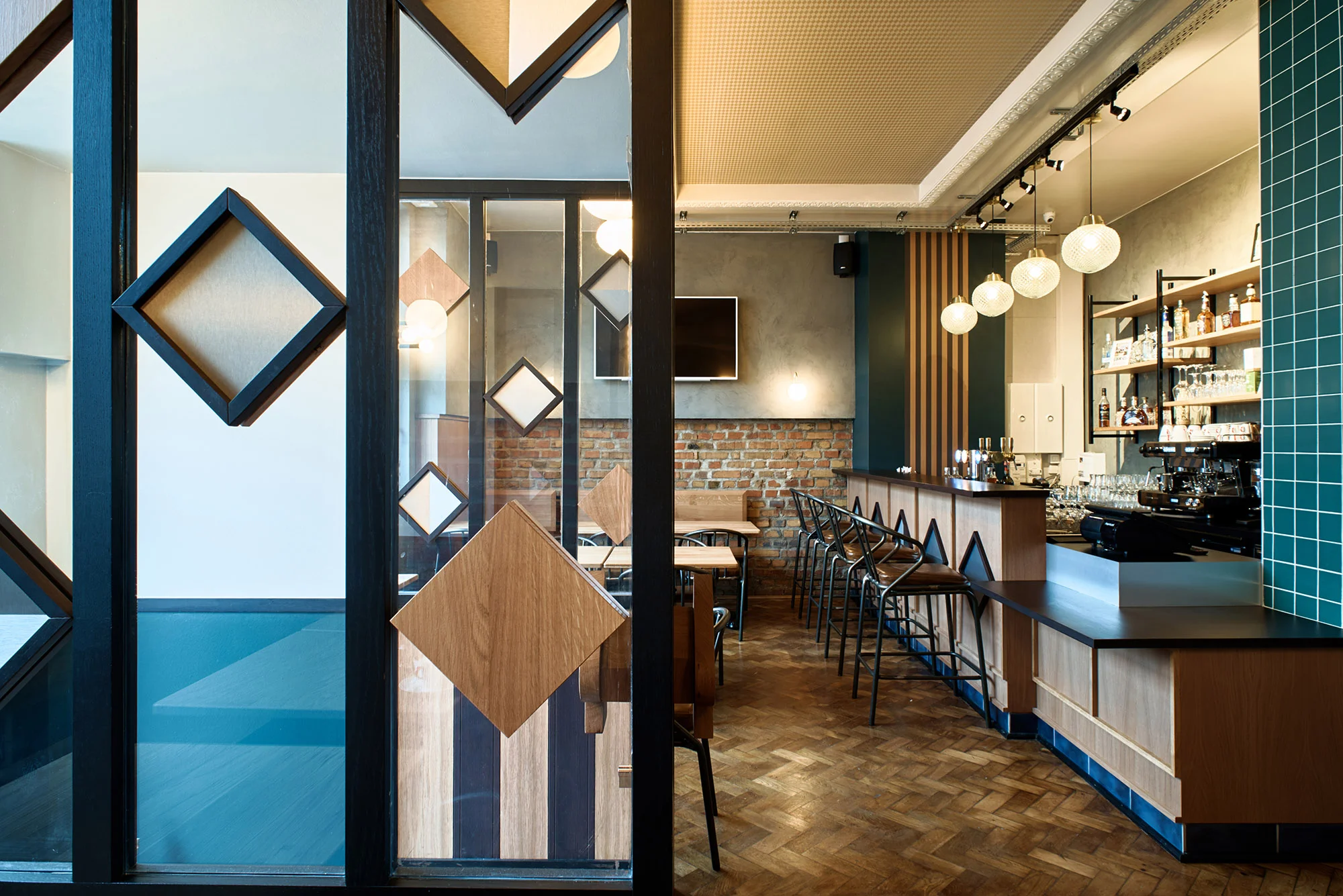 Rénovation d'un bar-PMU au Neudorf à Strasbourg par le Studio Petit Martin.