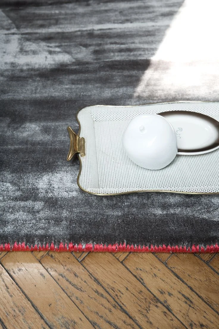 Each Karpeta carpet is synonymous with emotions, quality, innovation, shape, colour, texture and design. All produced with handmade weaving techniques and the dedication and passion of traditional craftsmen.