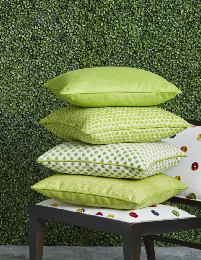 Feature_Pillow_Stack_0084_Sharper_Hedge.jpg