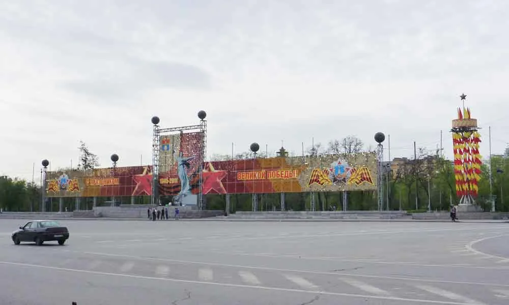 P1010035-Volgograds-Square.jpg