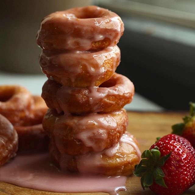 It&rsquo;s a donut stack kind of Wednesday! Recipe for these Strawberry Milk Donuts is at the link in my profile 🍓🍓#messycooking &bull;
&bull;
&bull;
&bull;
&bull;
 #donuts #howisummer #bareaders #feedfeed @feedfeed #imsomartha #edibledc #eattherai