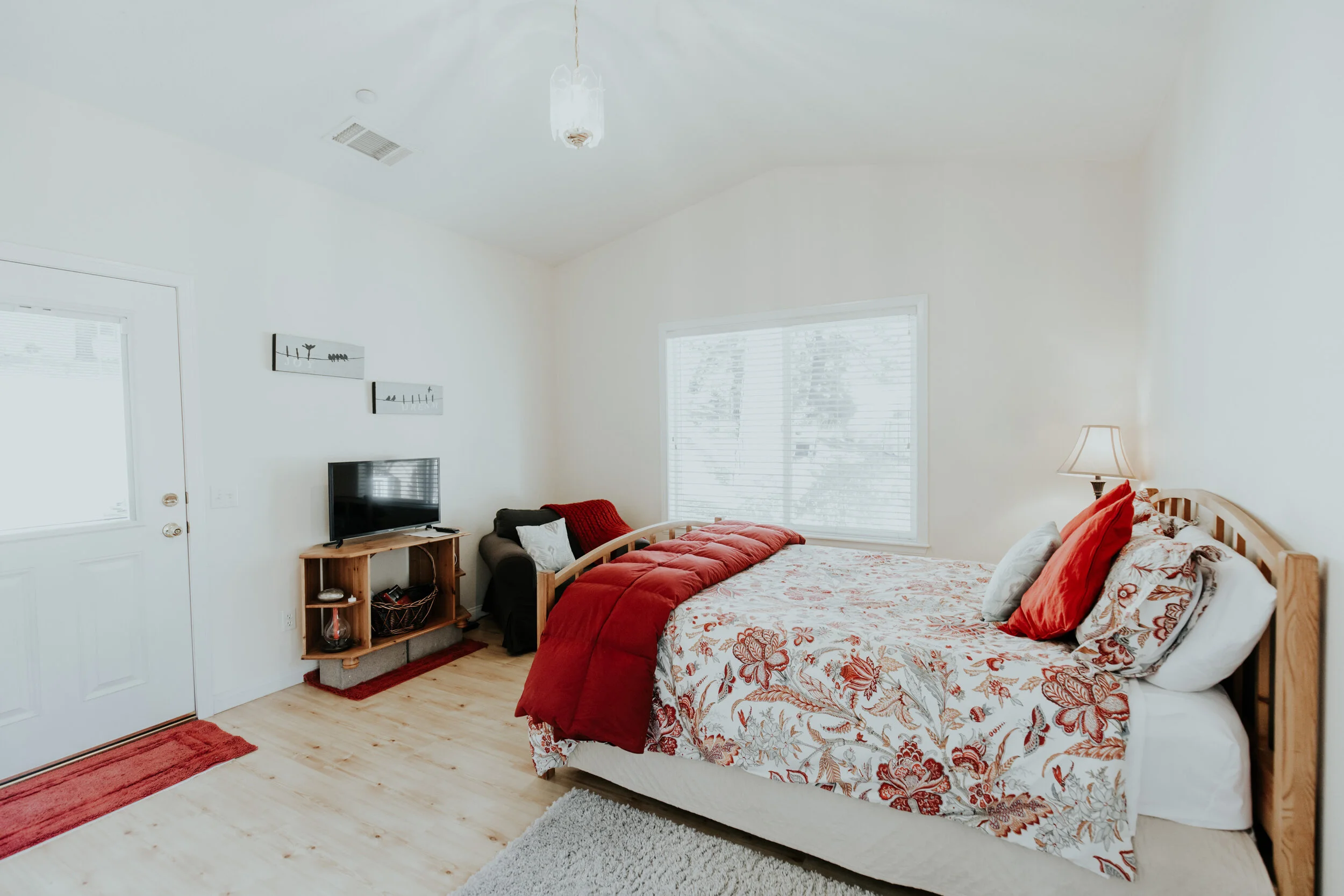 HighQuality Home Rental in Wrightwood — Applewood Inn