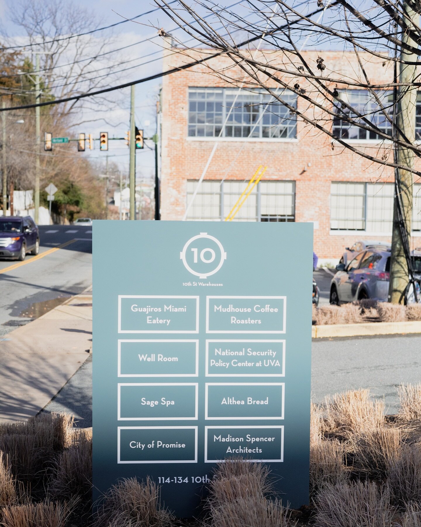 🚨New signage shinin in the sun, find your LOCAL faves here at @tenthstreetwarehouses &mdash; @mudhousecoffeeroasters @altheabread @wellroomcville @guajiros_cville @city_of_promise &amp; others 🚨

Walk on down from @uva on one of these sunny days to