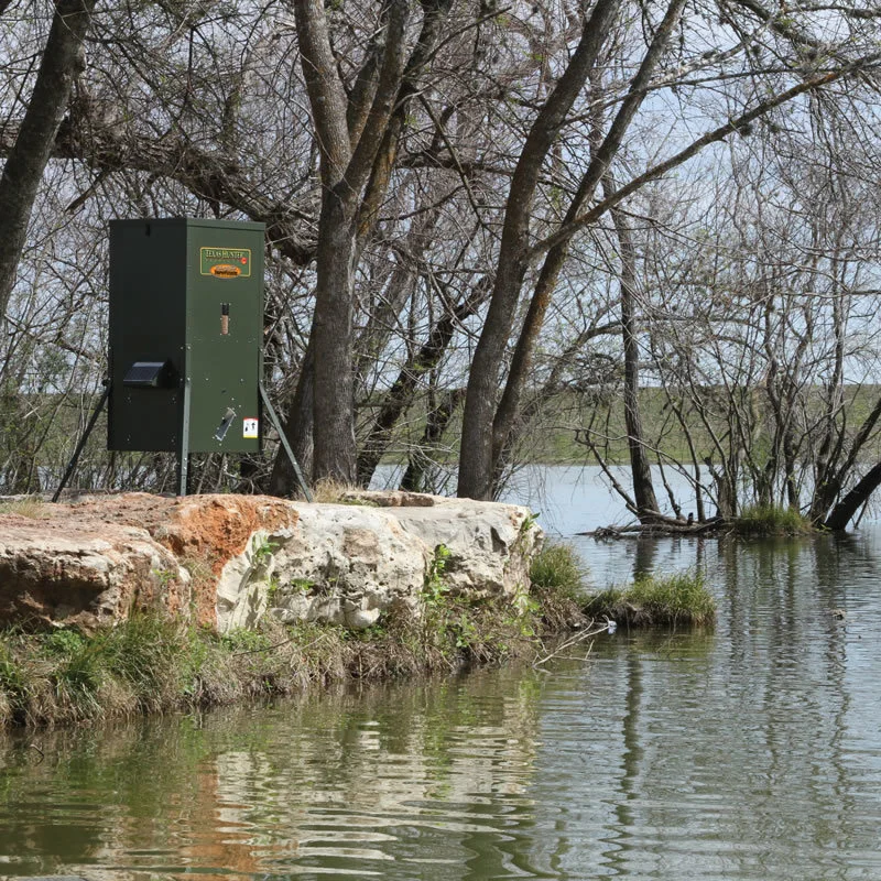 Texas Hunter Products 175 Lb Lake Pond Fish Feeder With