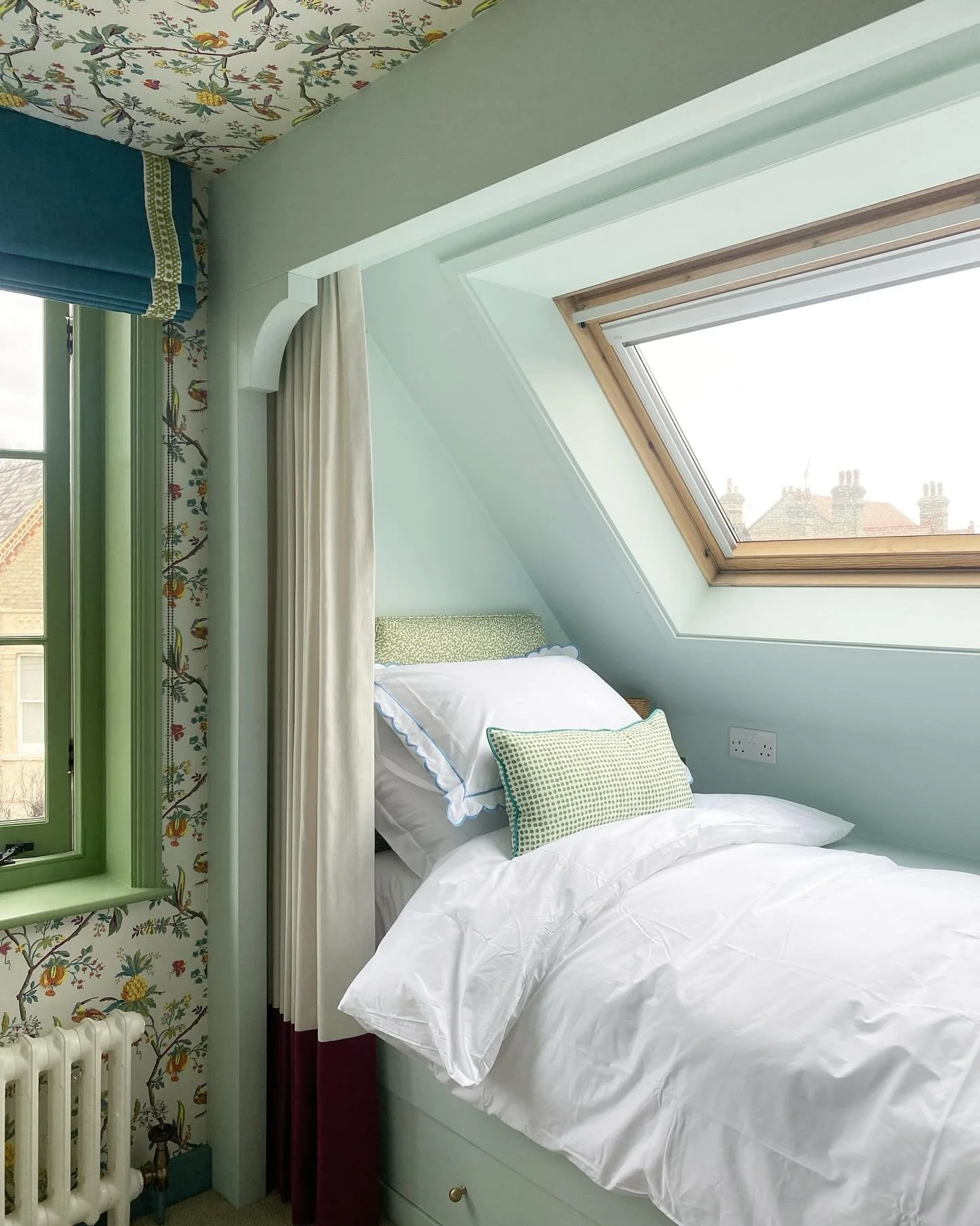 This sweet nook, finally ready for its close-up&hellip;💚
Cabin beds are the perfect solution for awkward eaves rooms, and the idea of pulling a curtain round you when you go to bed is quite magical, I think. This one - one of a pair in this bedroom 