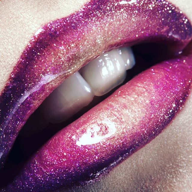 living for these holographic galaxy lips 👄 🌈🌌🎆🌠#zodiac #makeup #lipgloss #holographic