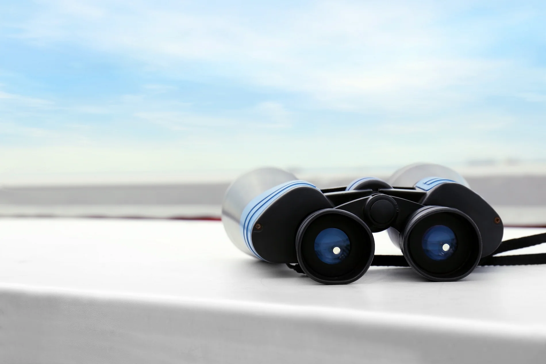 binoculers_542913175_compressed.jpeg