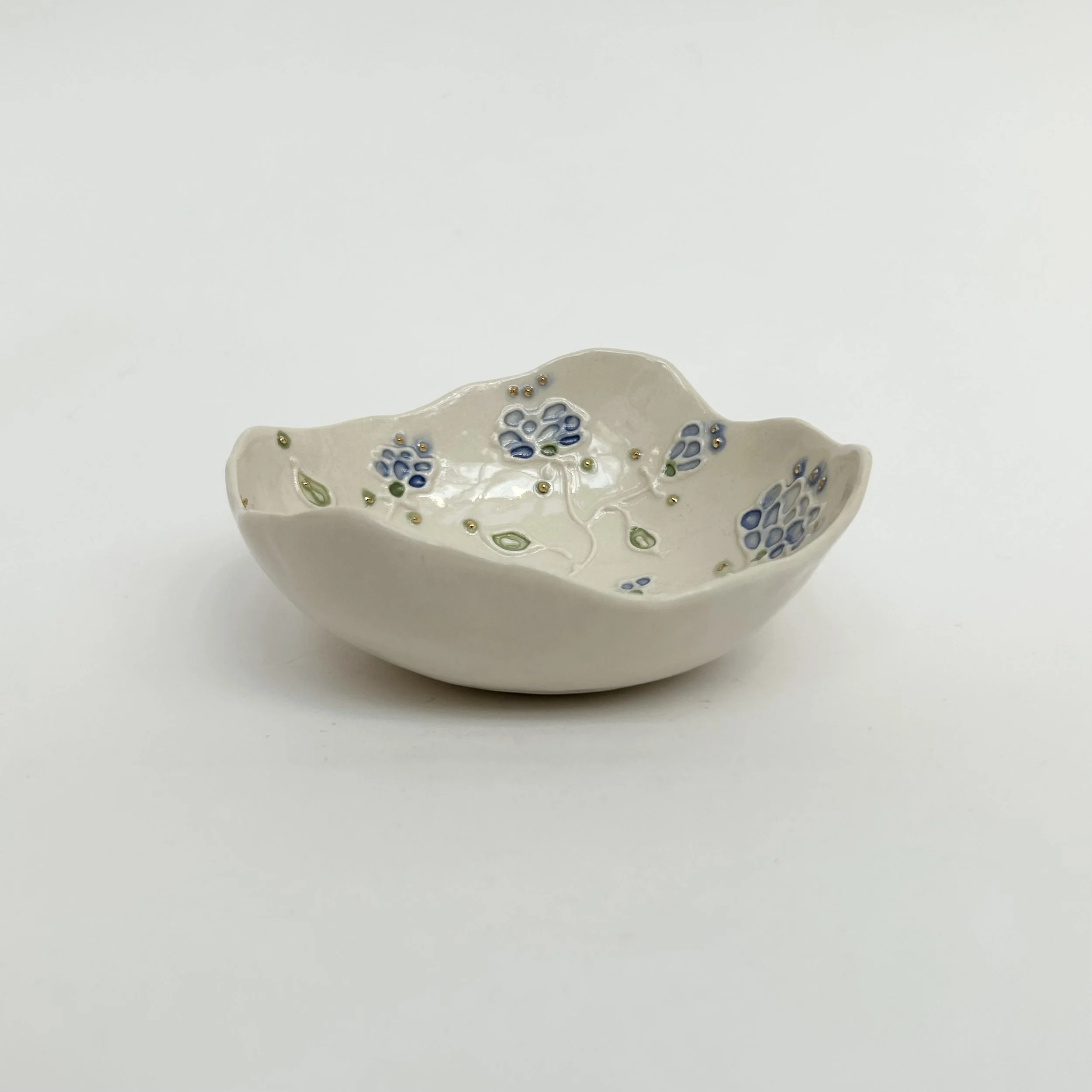 Maria Bruckman: Bowl with Blue Flowers I, MB258