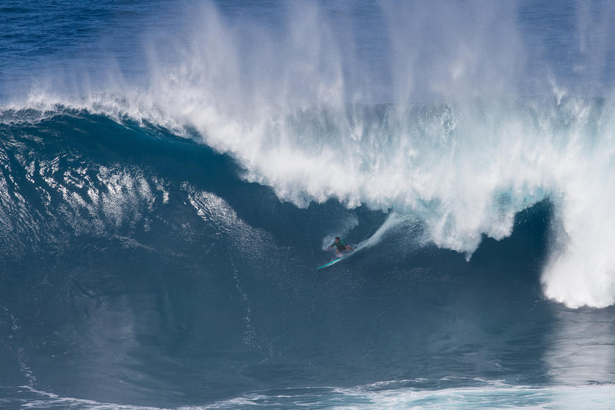 Mark Healey quase saiu do que seria a melhor onda de backside já surfada em Jaws. Dá pra discordar?