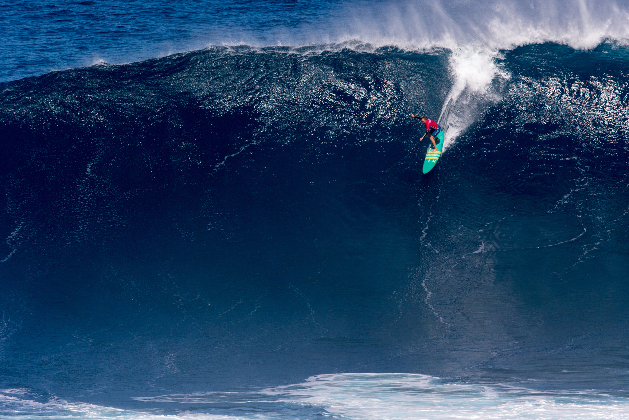 A local Paige Alms mostrou sua dominância em Jaws e levou a segunda edição consecutiva do evento.