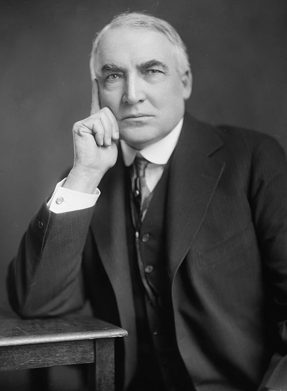 Warren_G_Harding-Harris_&_Ewing.jpg