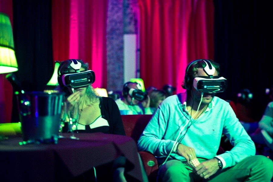 3 - VR headset.jpg