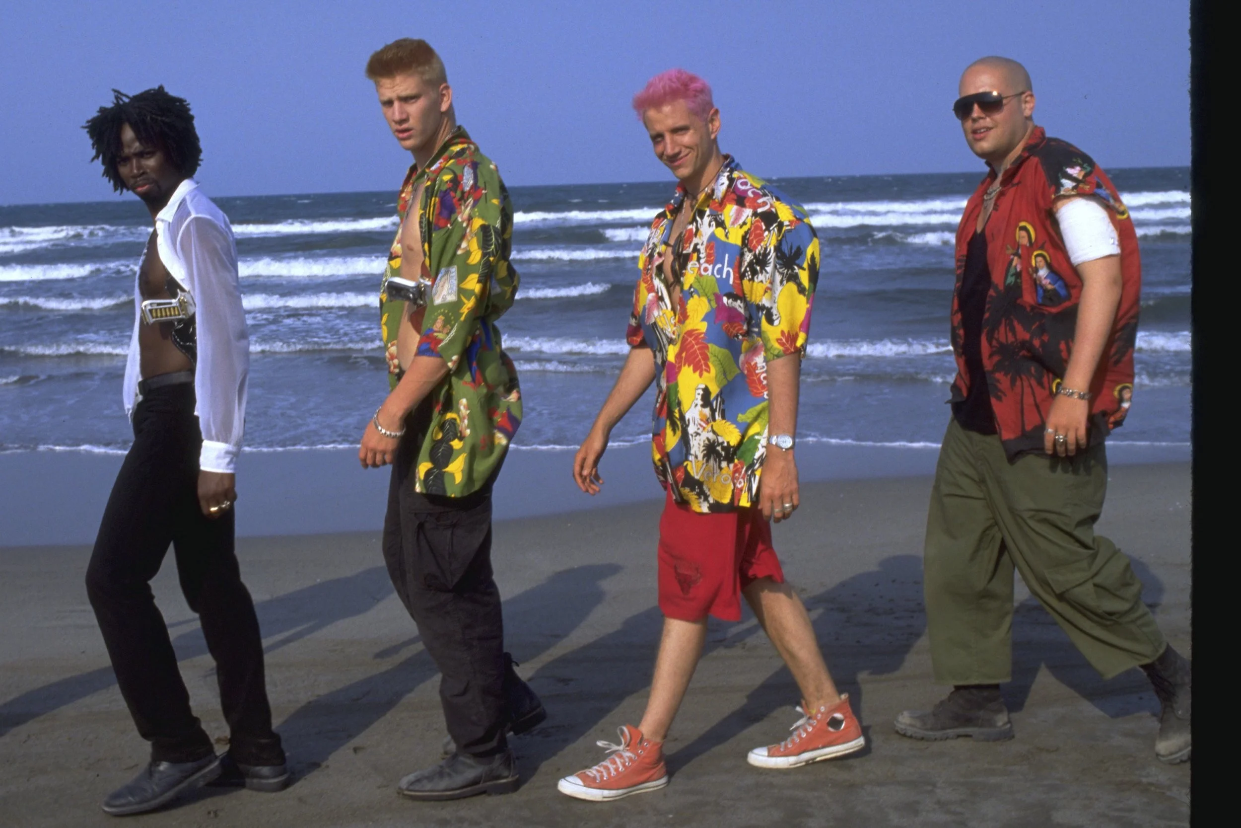 ROMEO+JULIET: Sex, drugs, parties, romance and tragedy in a resolutely West coast pop-art setting.