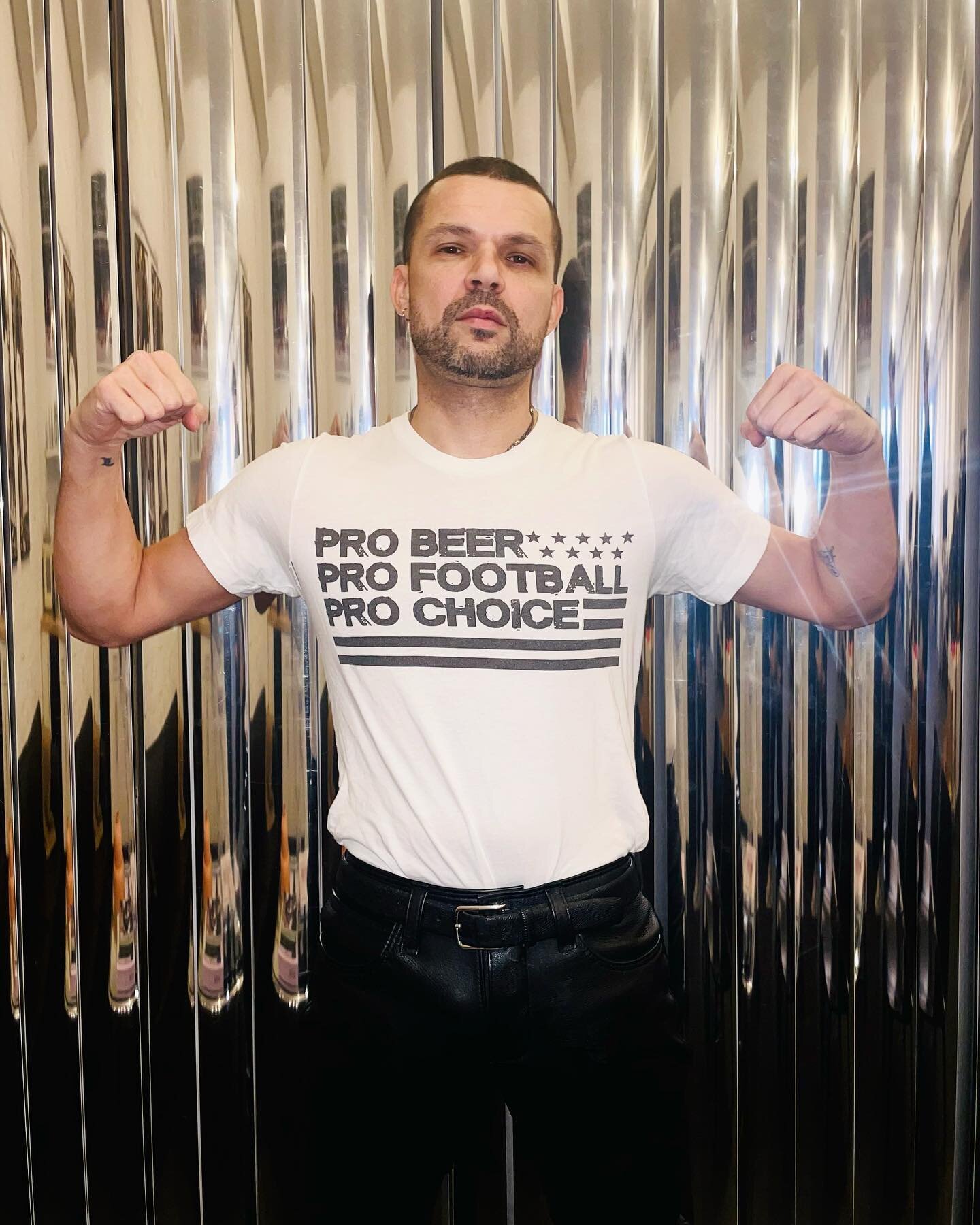 JUST IN TIME FOR SUPER BOWL SUNDAY!&nbsp;🏈

@michaeljbullock the Founder and Director of the&nbsp;innovative crowdfunding platform @WeeklySenator ✔️ wearing his PRO BEER * PRO FOOTBALL * PRO CHOICE shirt created by artists Rory Rosenberg&nbsp;@the_d