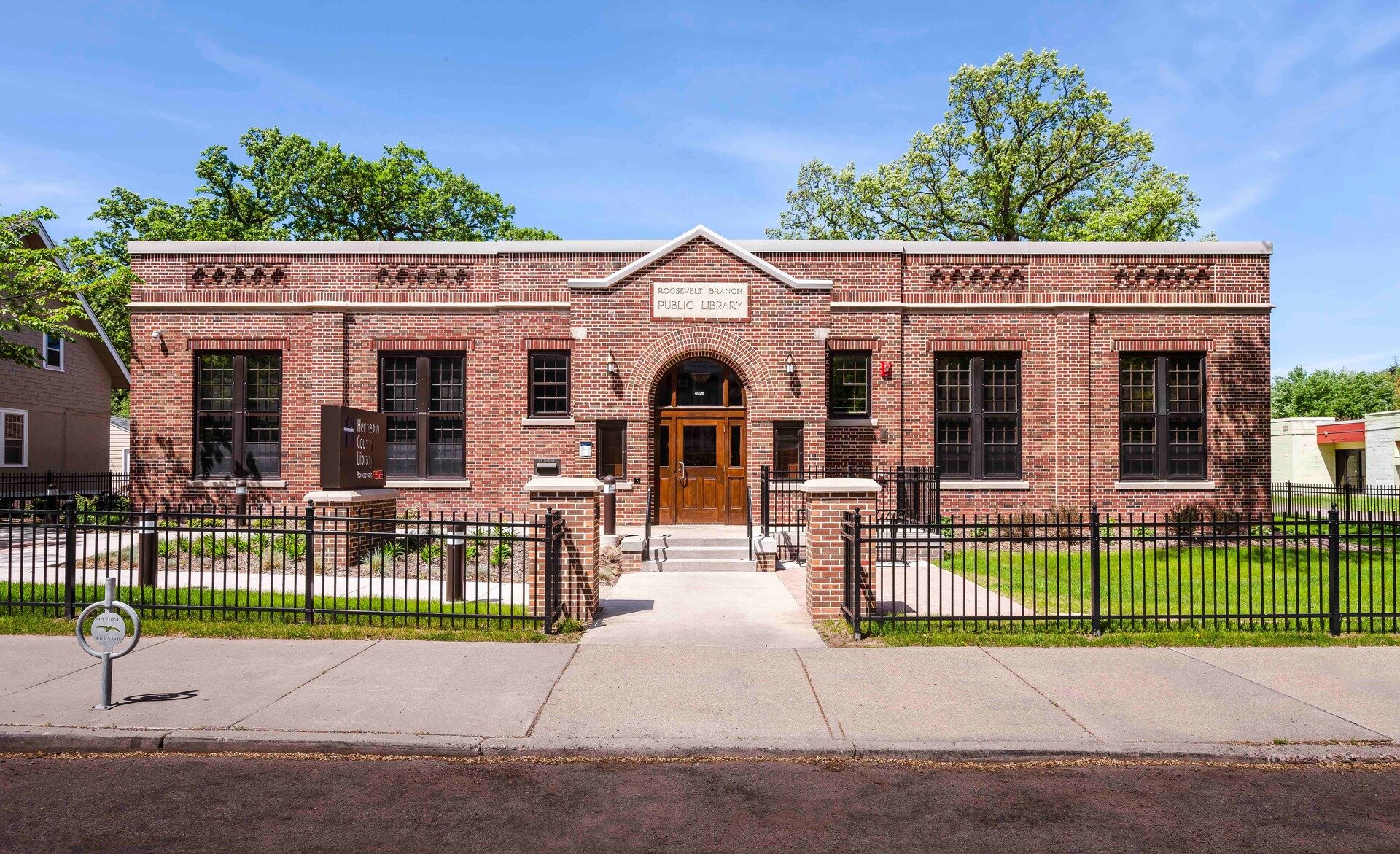 hcm-architects-roosevelt-library-hagen-christensen-mcilwain-architects-exterior-facade-1920x1920.jpeg