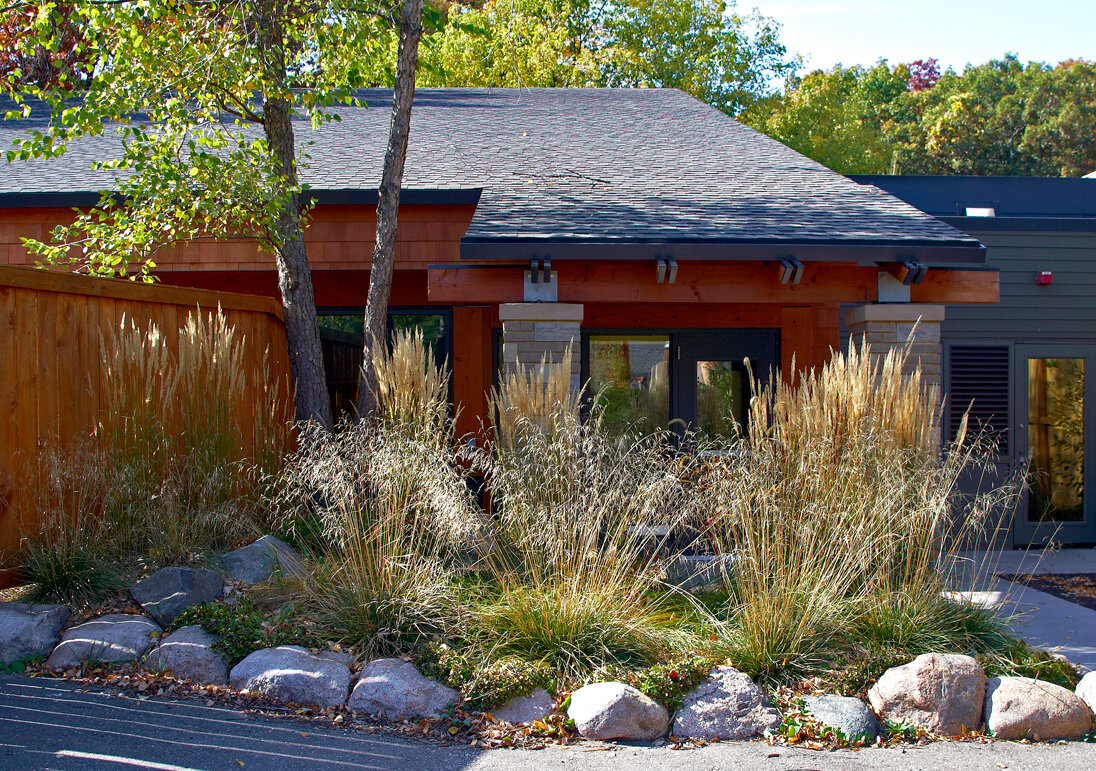 hcm-architects-minnesota-zoo-office-exterior-landscaping-1920x1920.jpeg