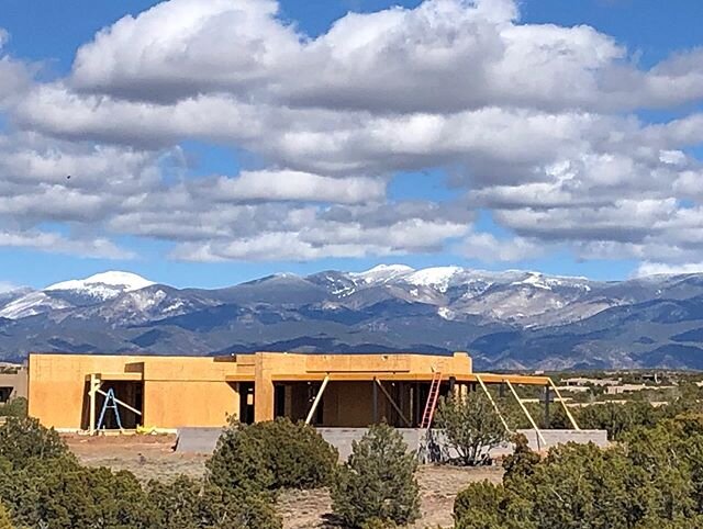 Finally the portales, fancy Spanish for porch🤣 @casacielosanto #dreamhouse #santafe #nature #beauty #blessed @earlstrongrass @wamostudio #architecture #rustic #modern #nofilter