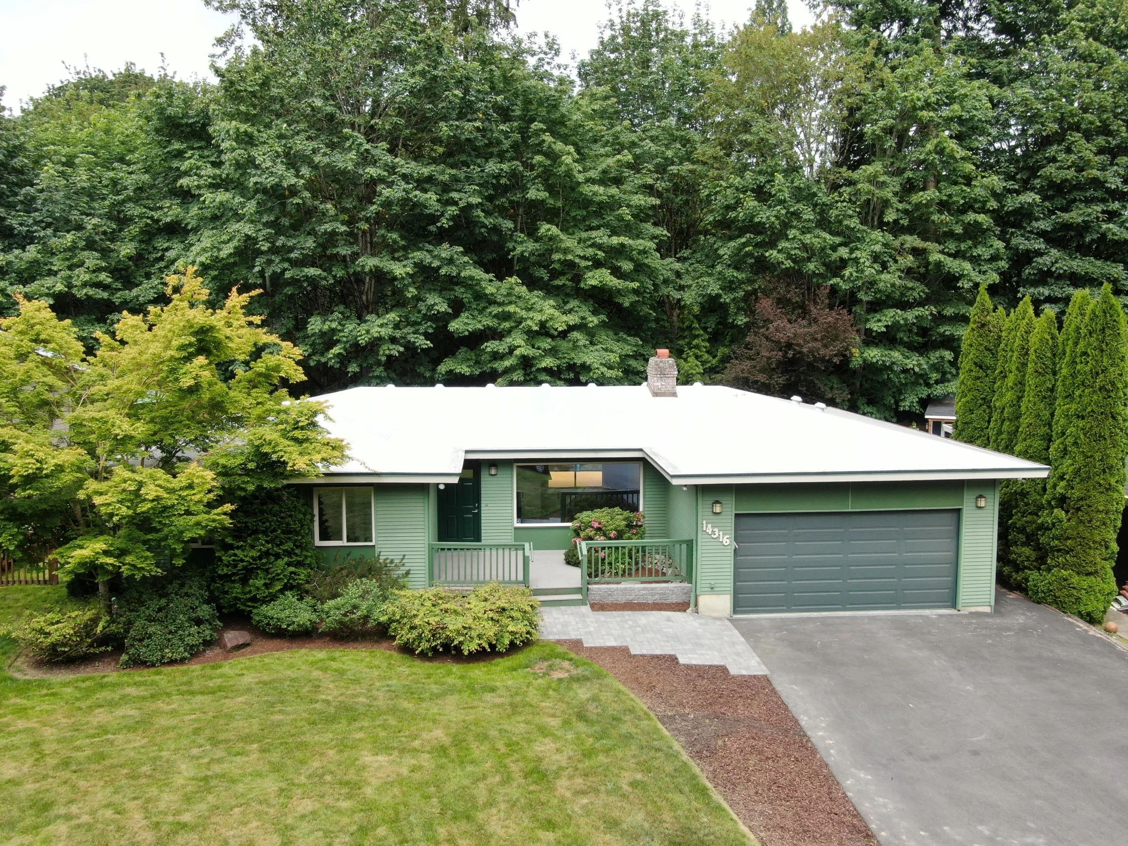 house front2r.JPG