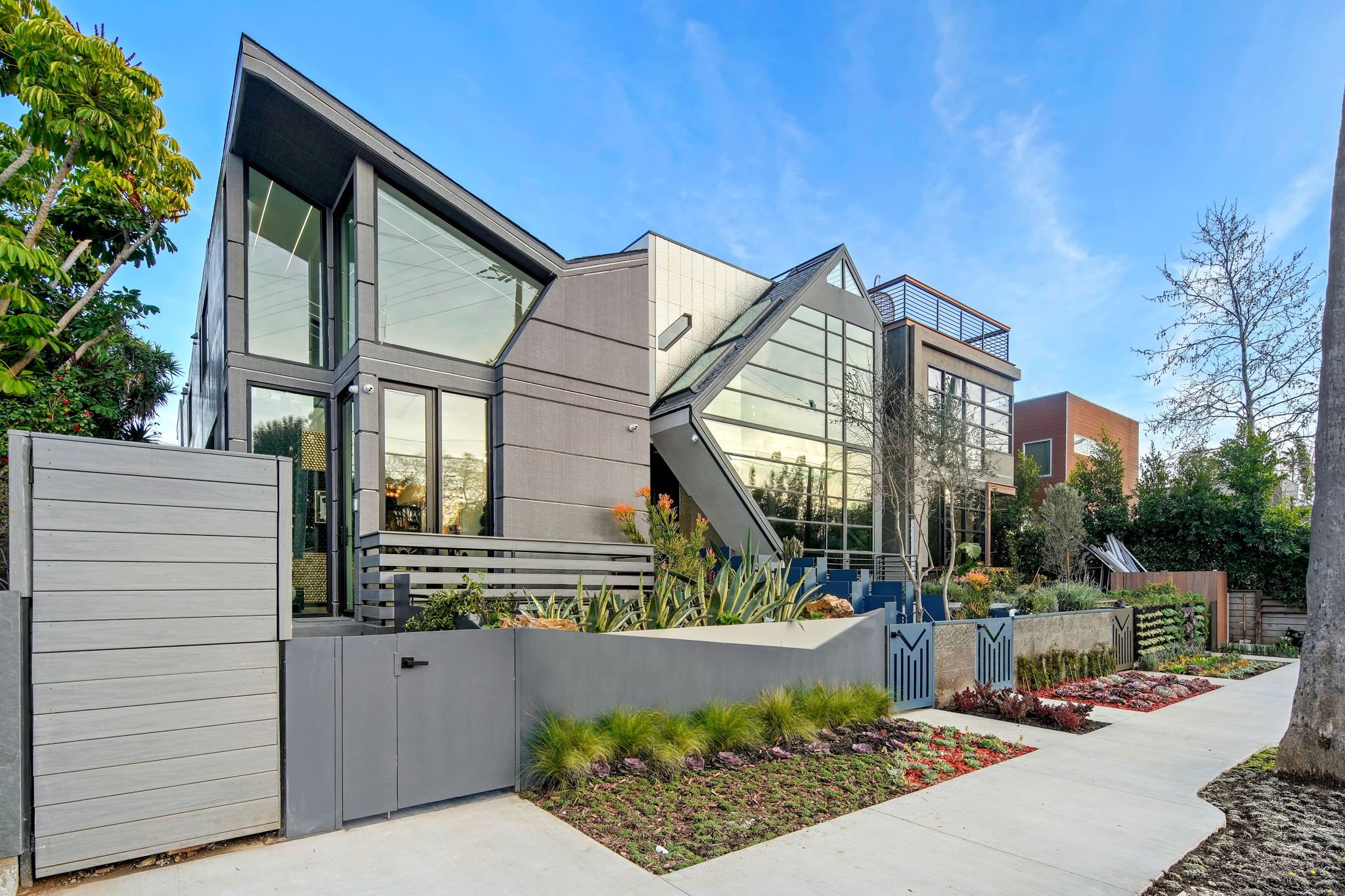 1-web-or-mls-840 California Avenue-1.jpg