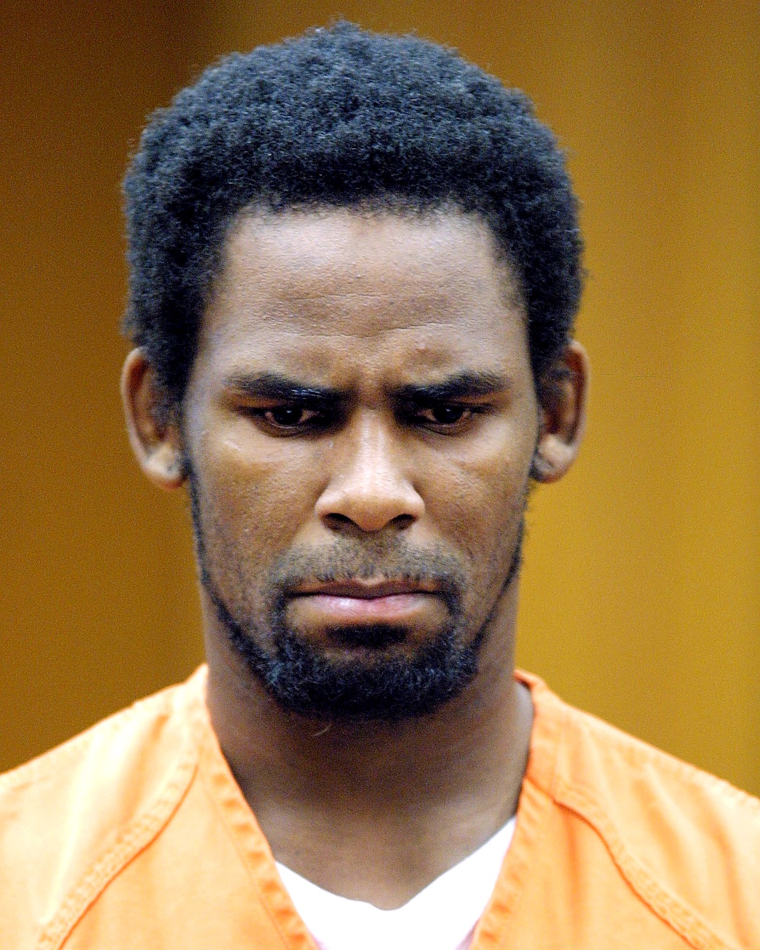 R. Kelly during his 2008 child pornography case, which he was acquitted from the charges. Photo obtained from Bossip.com