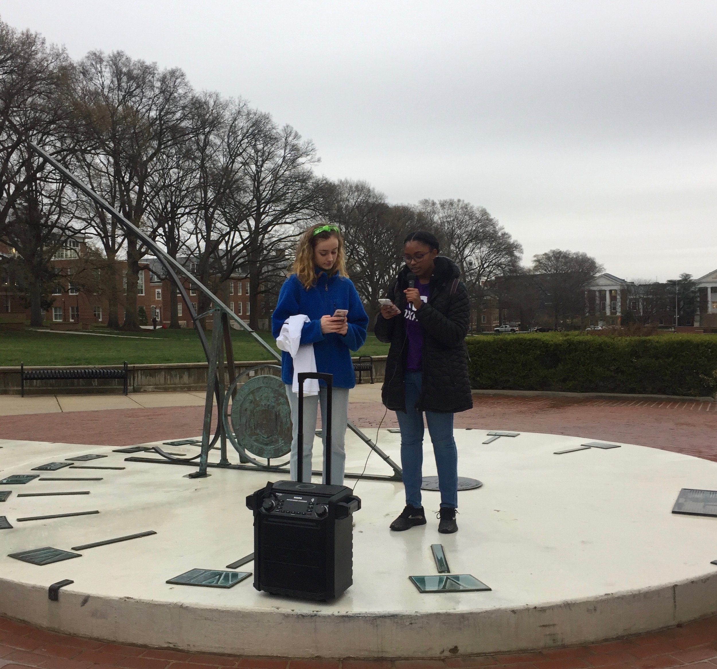 Danie Stewart (left) and Malika Bai (right) explain how the UMD chapter of Oxfam has been aiding with the Syrian refugee crisis in McKeldin Mall Friday. (Iman Hassen/The Black Explosion)