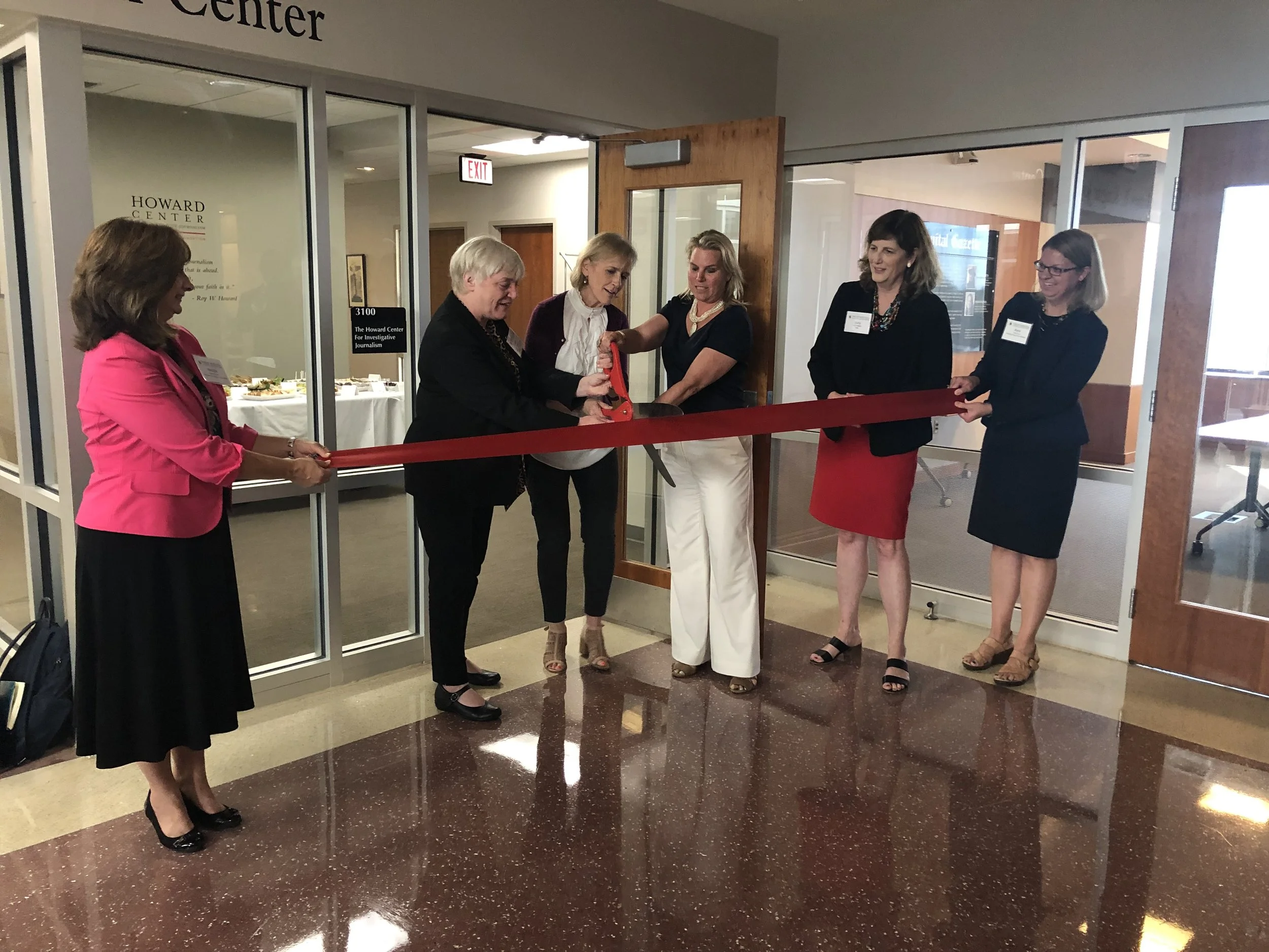 Topher Sanders advises graduate journalism students at the Howard Center for Investigative Journalism opening