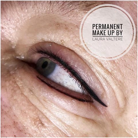 Top & bottom eyeliner