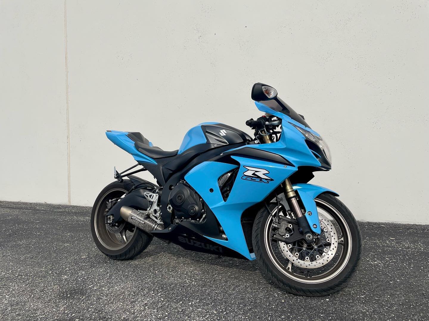 We typically don&rsquo;t wrap bikes&hellip; but when @whosethis410 wanted @inozetek Kato&rsquo;s Kenmerry Blue on his GSXR 1000, we signed up for the challenge! And it indeed was a challenge, but we&rsquo;ll let the results speak for themselves #radw