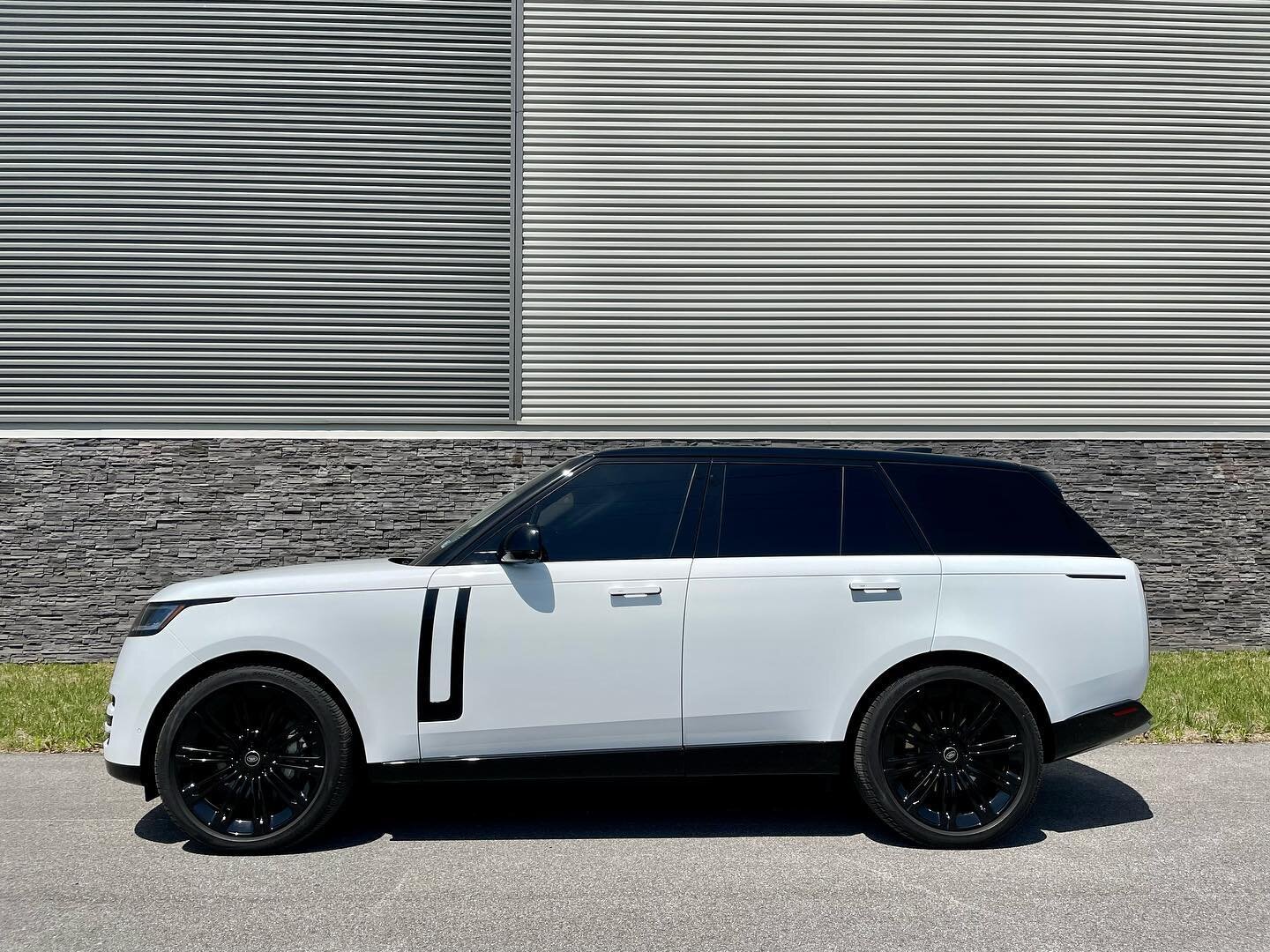 Brand new 2023 Range Rover wrapped in @3m Gloss White is now the ultimate Stormtrooper! Finished off with a 2-year ceramic coating for that added protection #radwraps