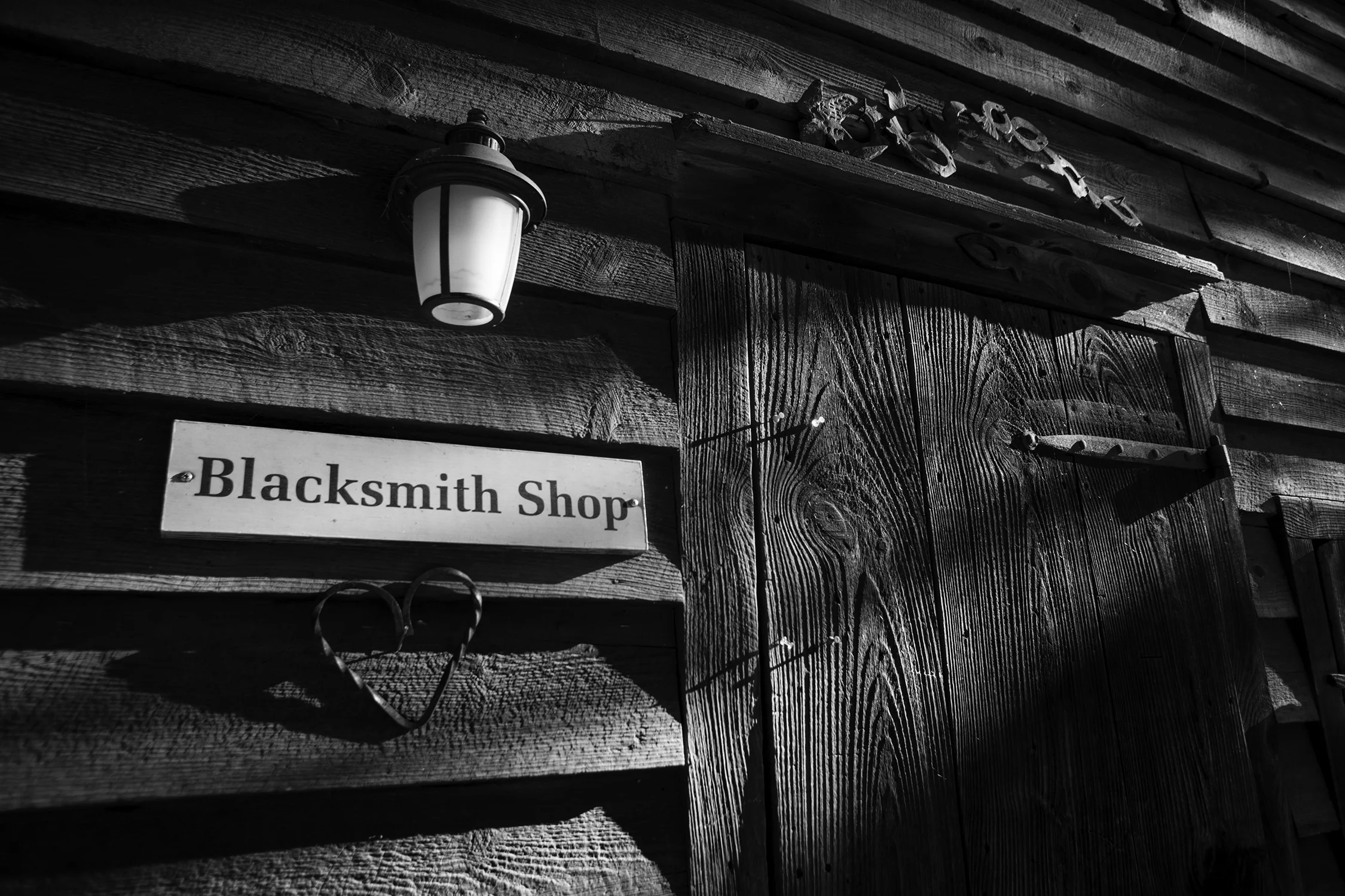 GreggMichelleWedding_blacksmithinga_1bw.jpg