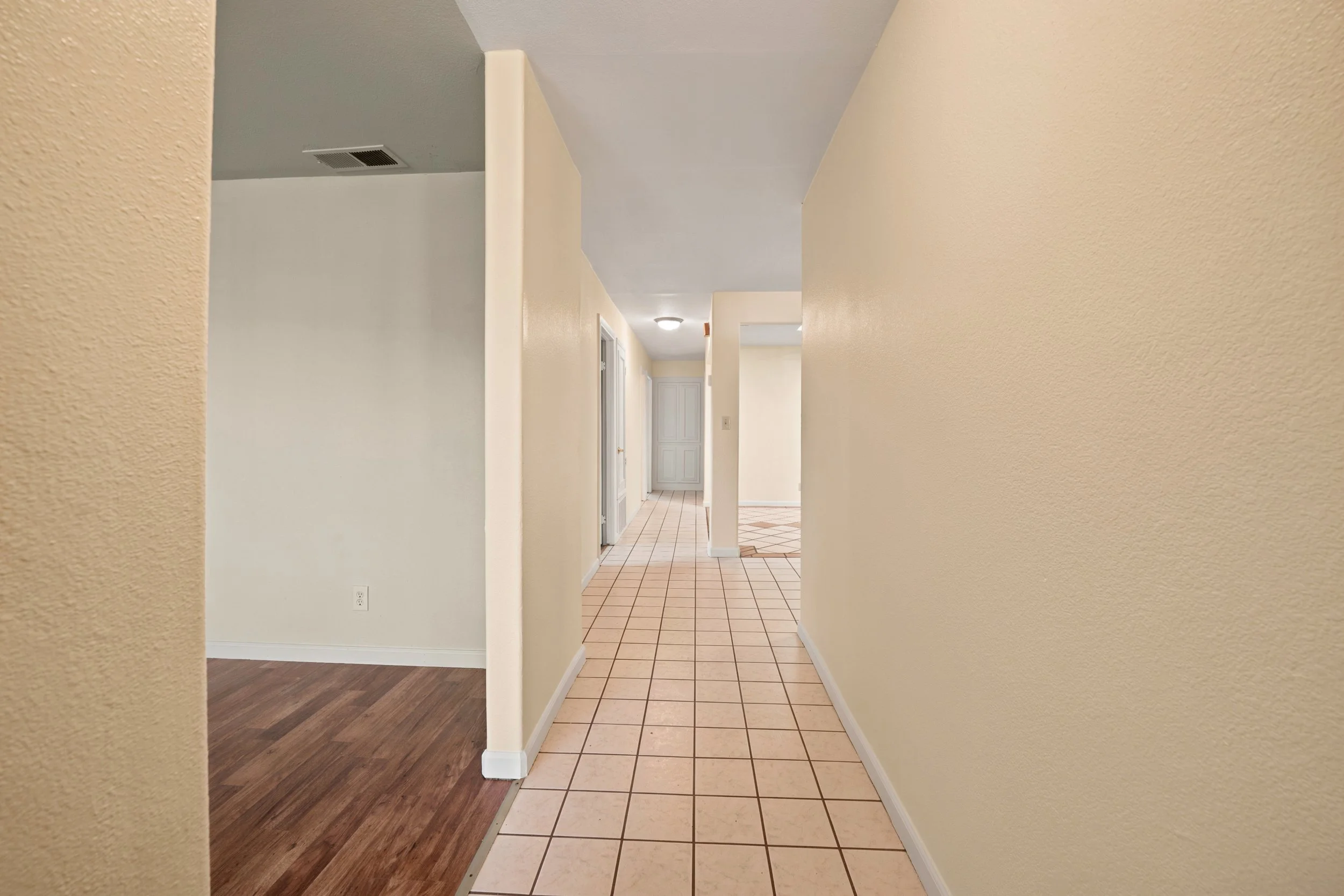 306 Winchester St_008.jpg