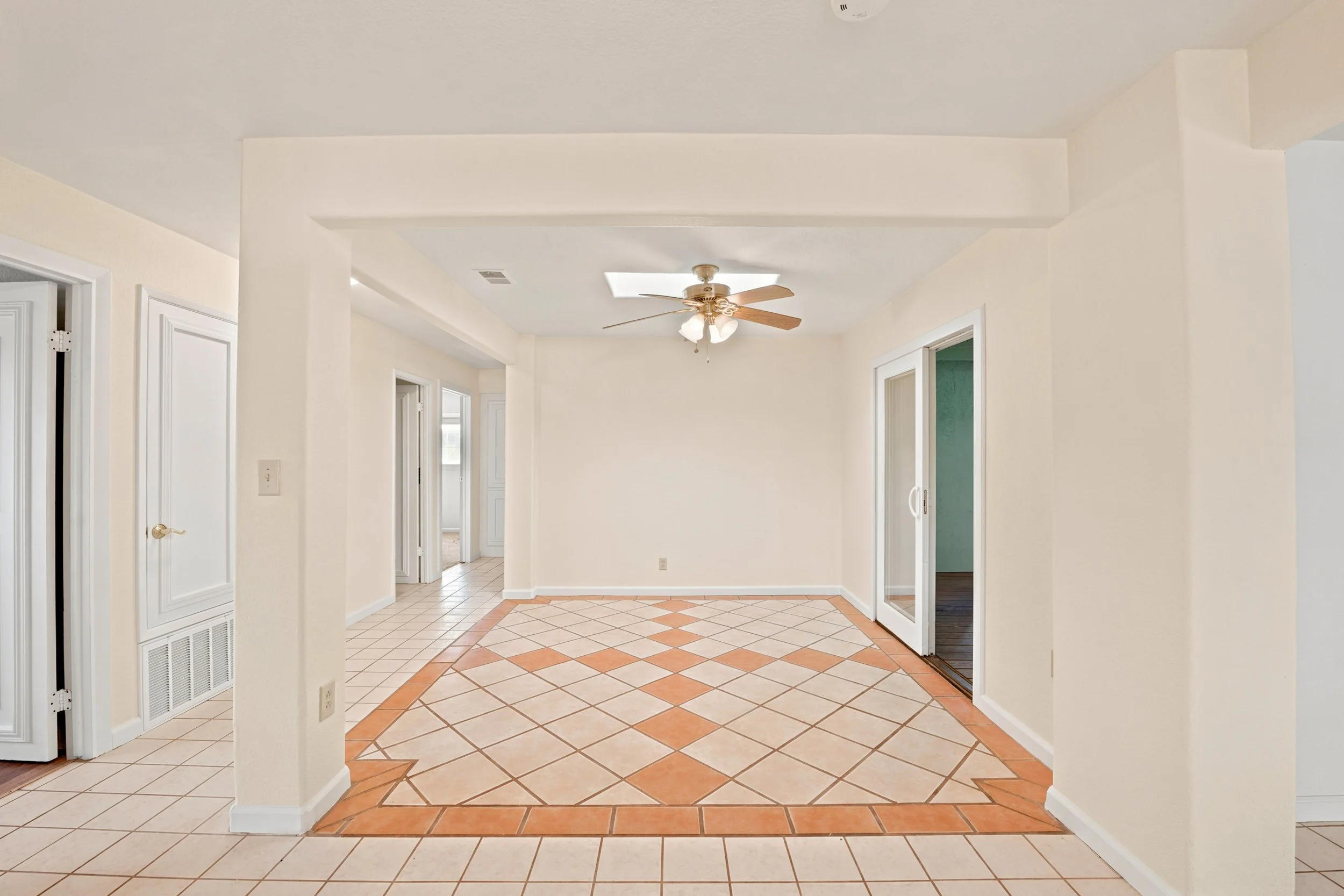 306 Winchester St_059.jpg