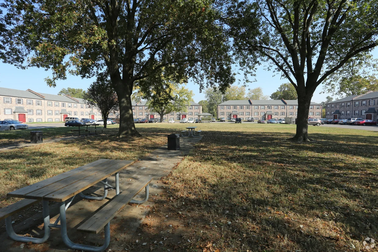 king-solomon-jeffersonville-in-building-photo.jpg