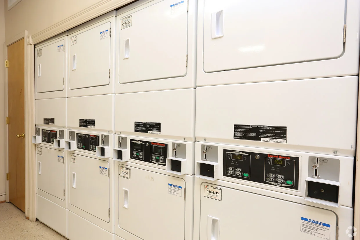 king-solomon-jeffersonville-in-laundry-room.jpg