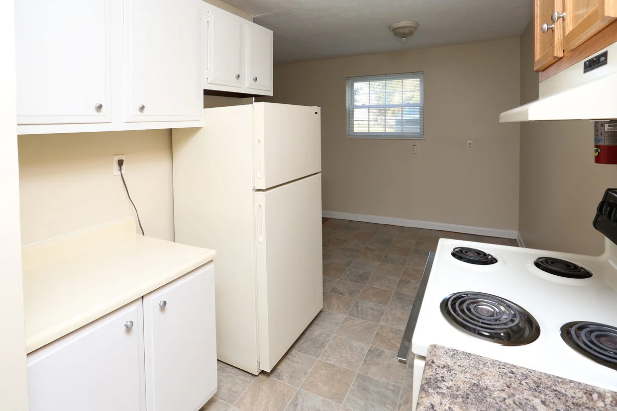 king-solomon-jeffersonville-in-1br-1ba---680-sf---kitchen (1).jpg