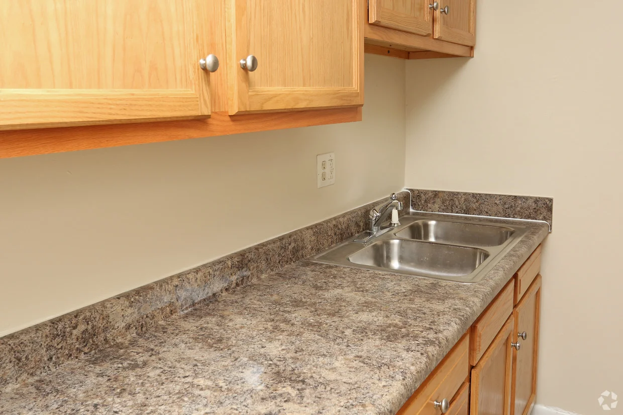 king-solomon-jeffersonville-in-1br-1ba---680-sf---kitchen (2).jpg