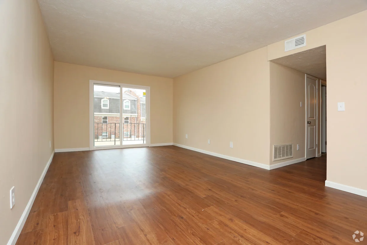king-henry-lexington-ky-2br-15ba---850-sf---living-room.jpg