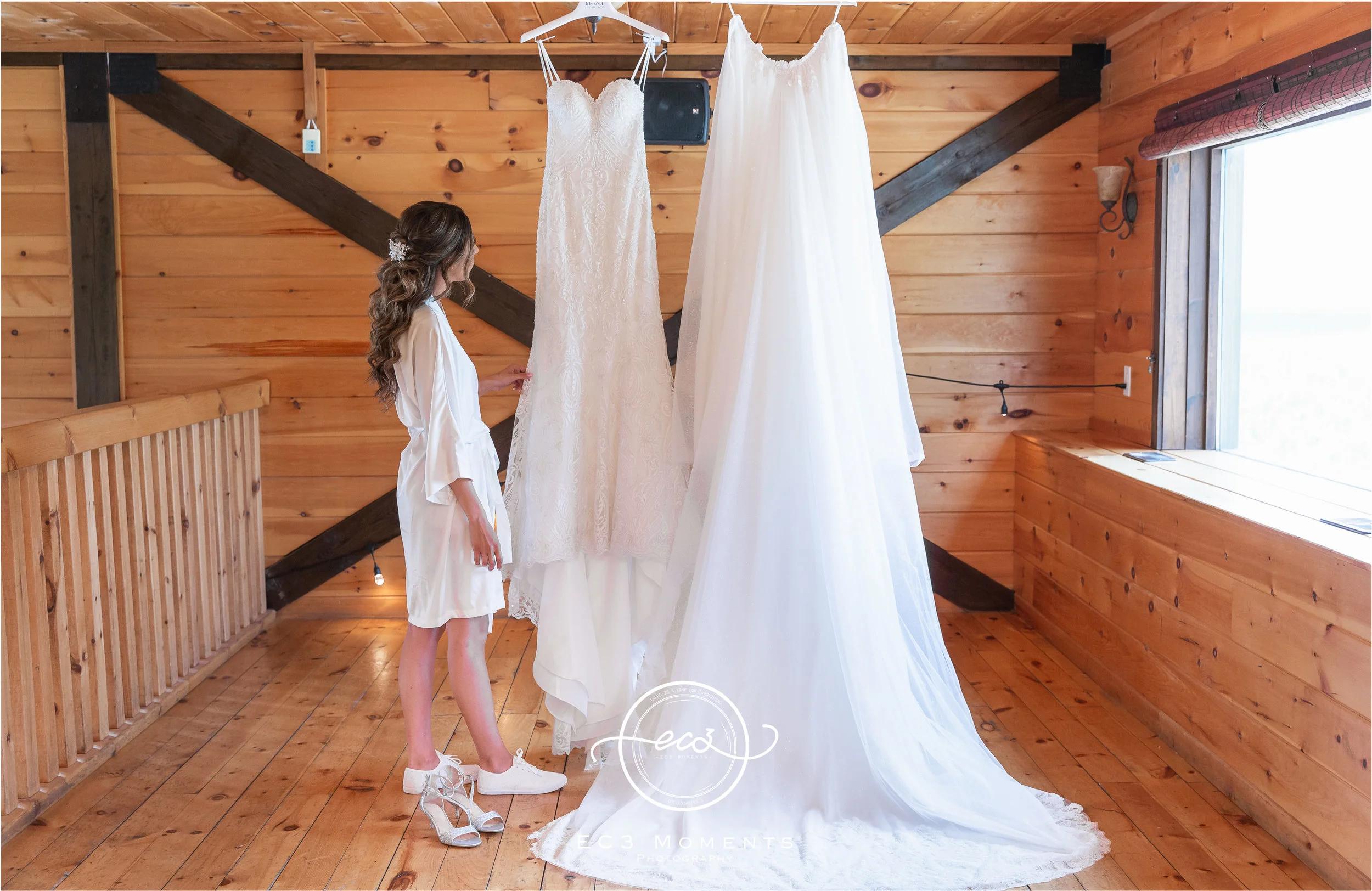 Laura & Ryan Holland Marsh Wineries Wedding 14.jpg