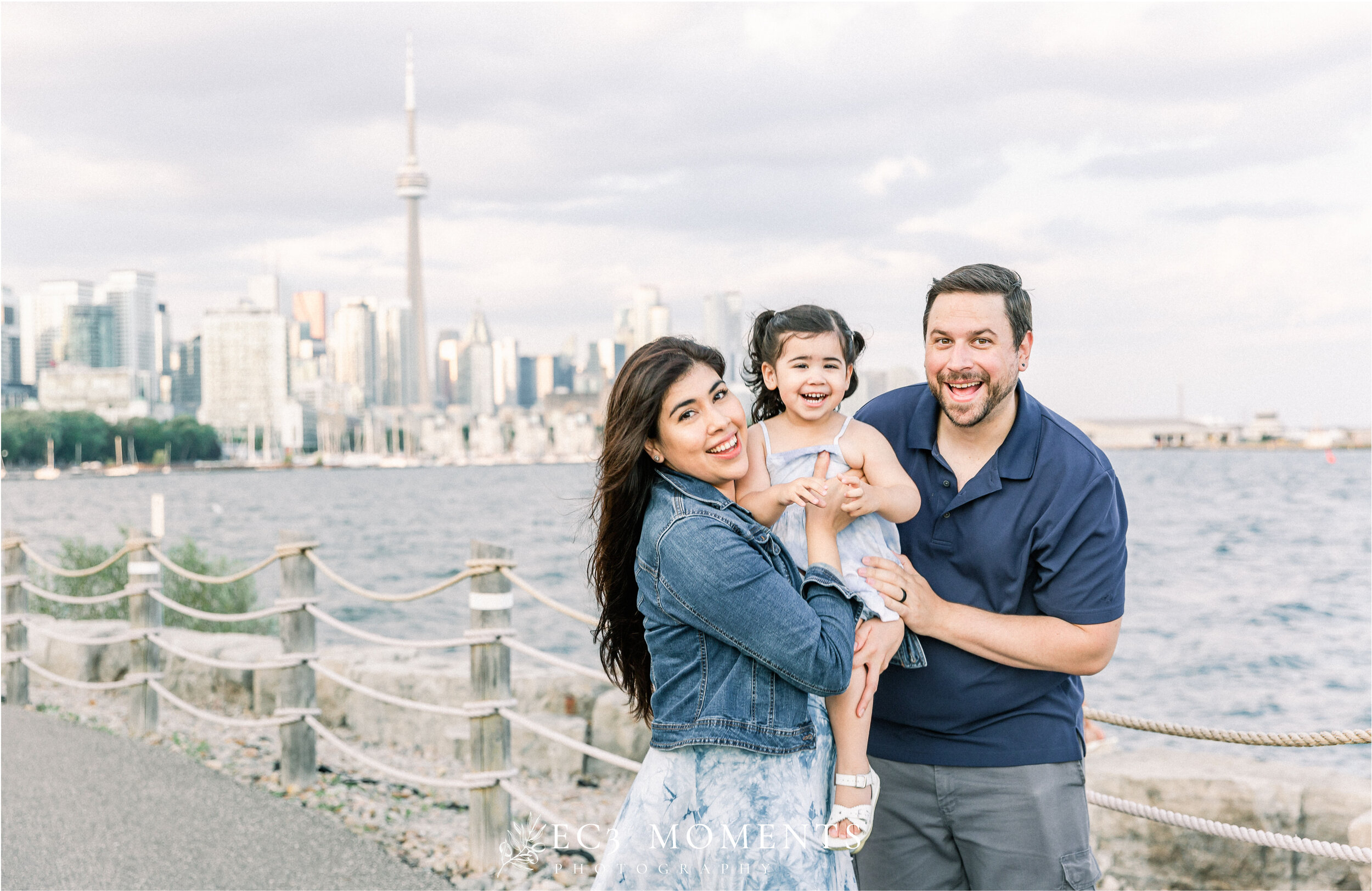 Paola's Downtown Toronto Family Photos - 3.jpg