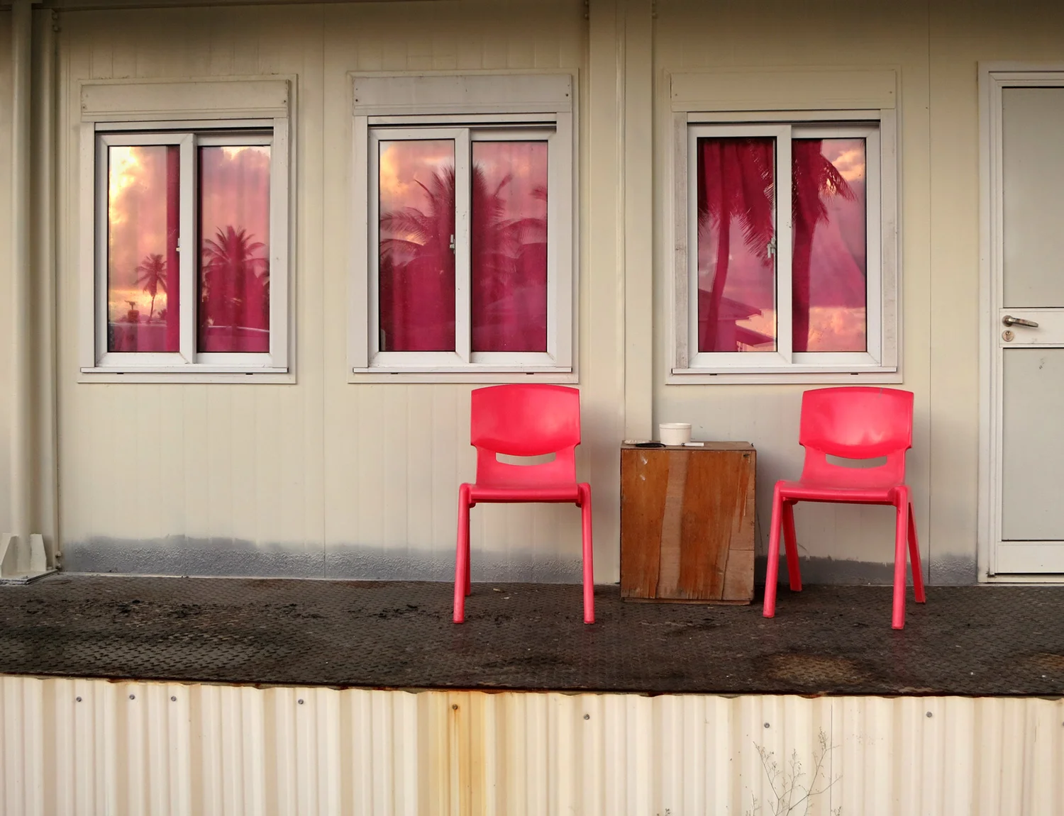 FIFO-accommodation-at-the-Menen-Hotel,-Nauru.jpg