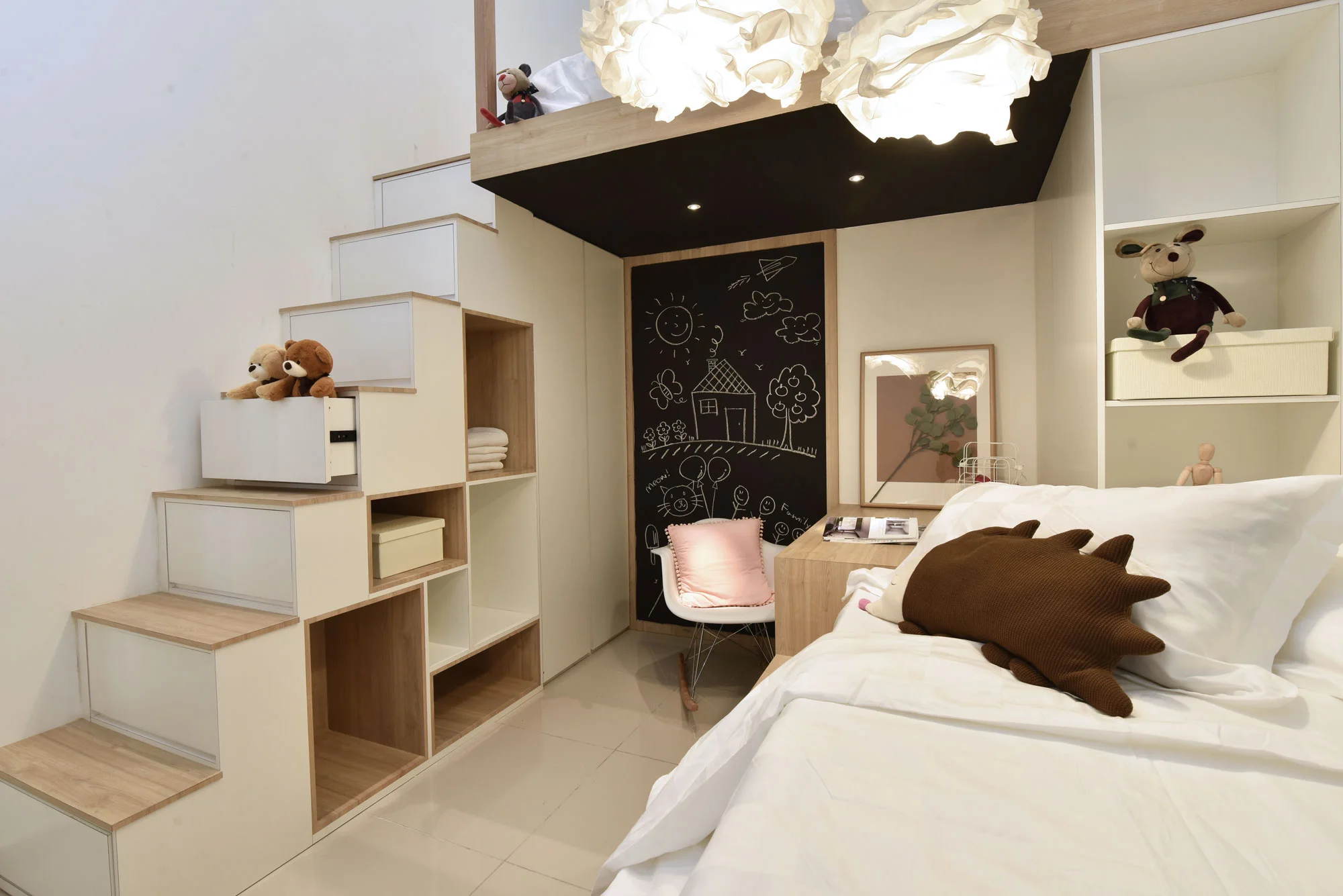 18-Bedroom-2-Kids-room.jpg