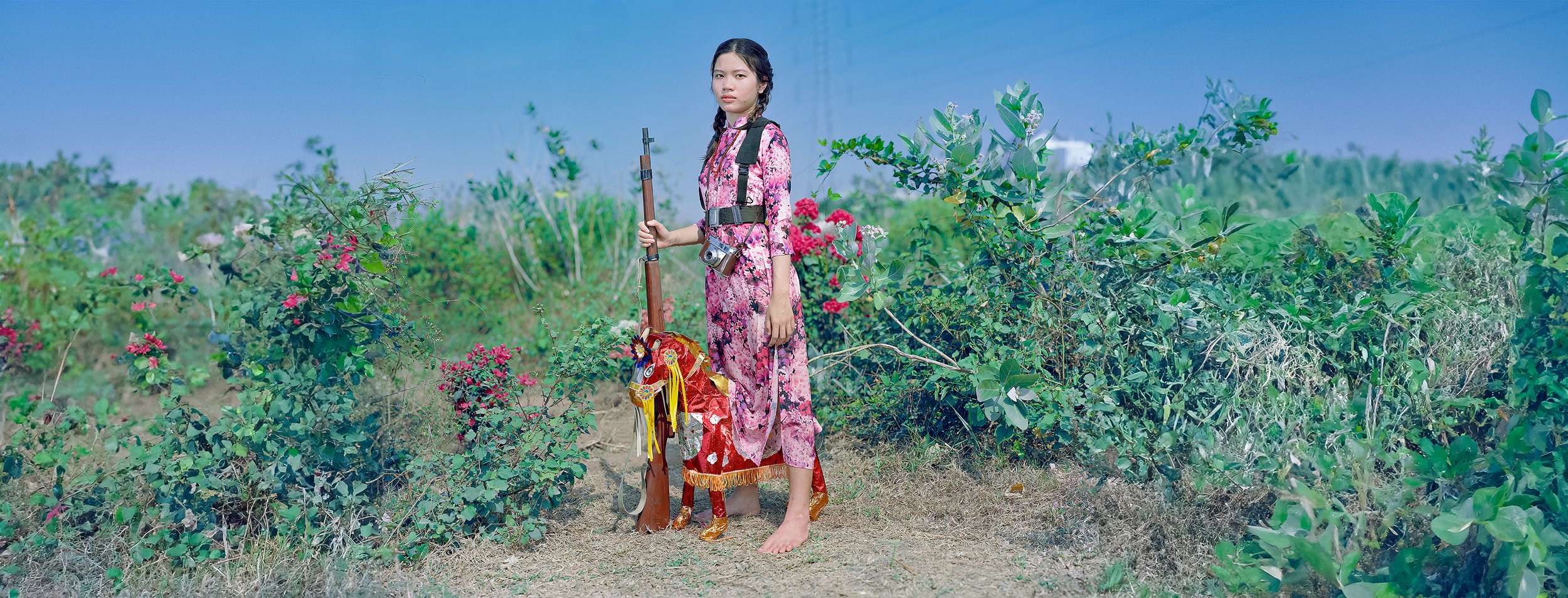   Cưỡi Ngựa Xem Hoa,   from the "Chiến thắng" series.sRGB1966 (ສານຂອງຈິດຕະນາການ)127.63 x 153.03 cm.(50 1/4 x 60 1/4 inch. 
