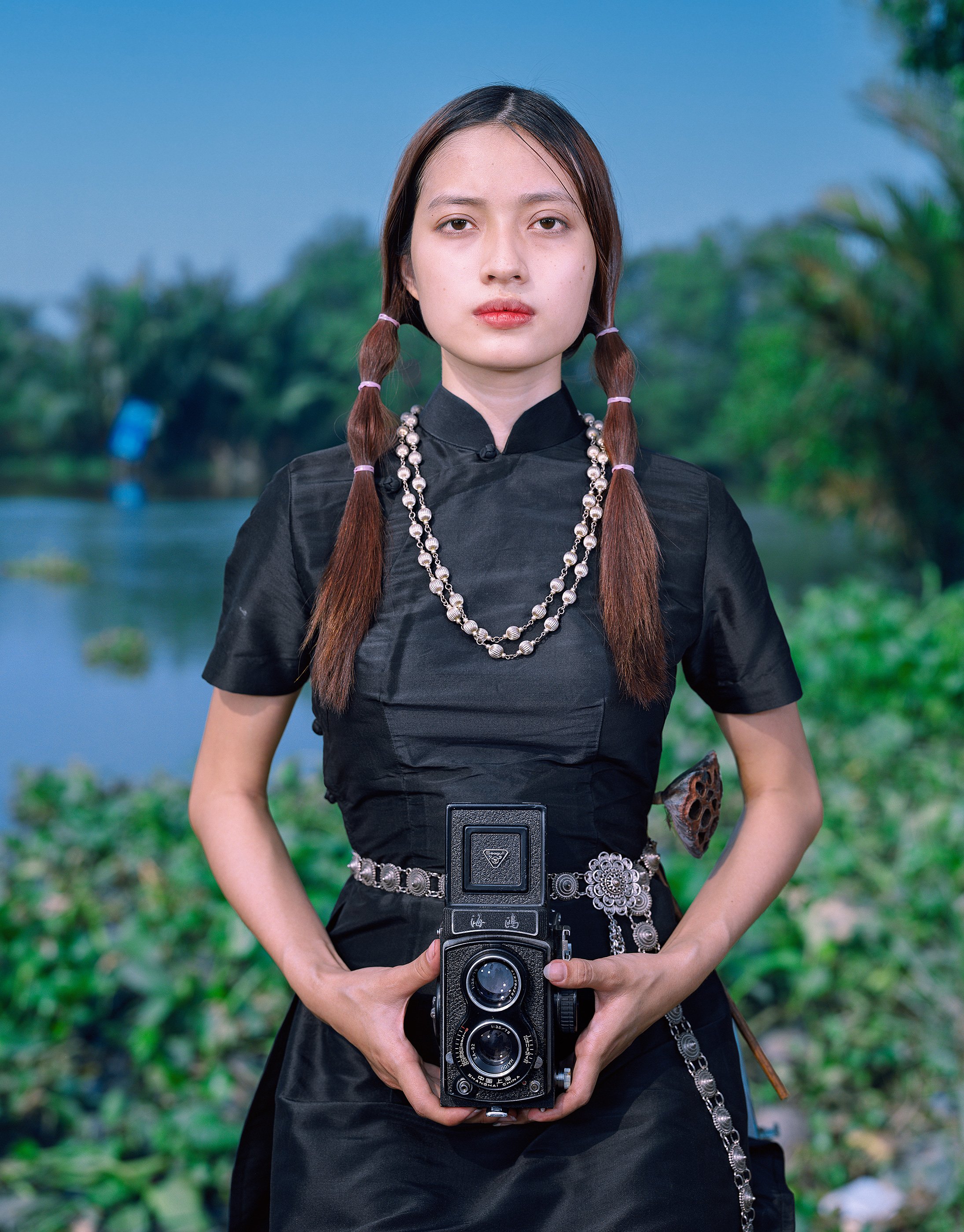   Sis{Quynh}II,   from the '{City of Virgins}' series. sRGB1966 (Collection de l'artiste)101.6 x 76.20 cm.(30 x 40 inch.) 
