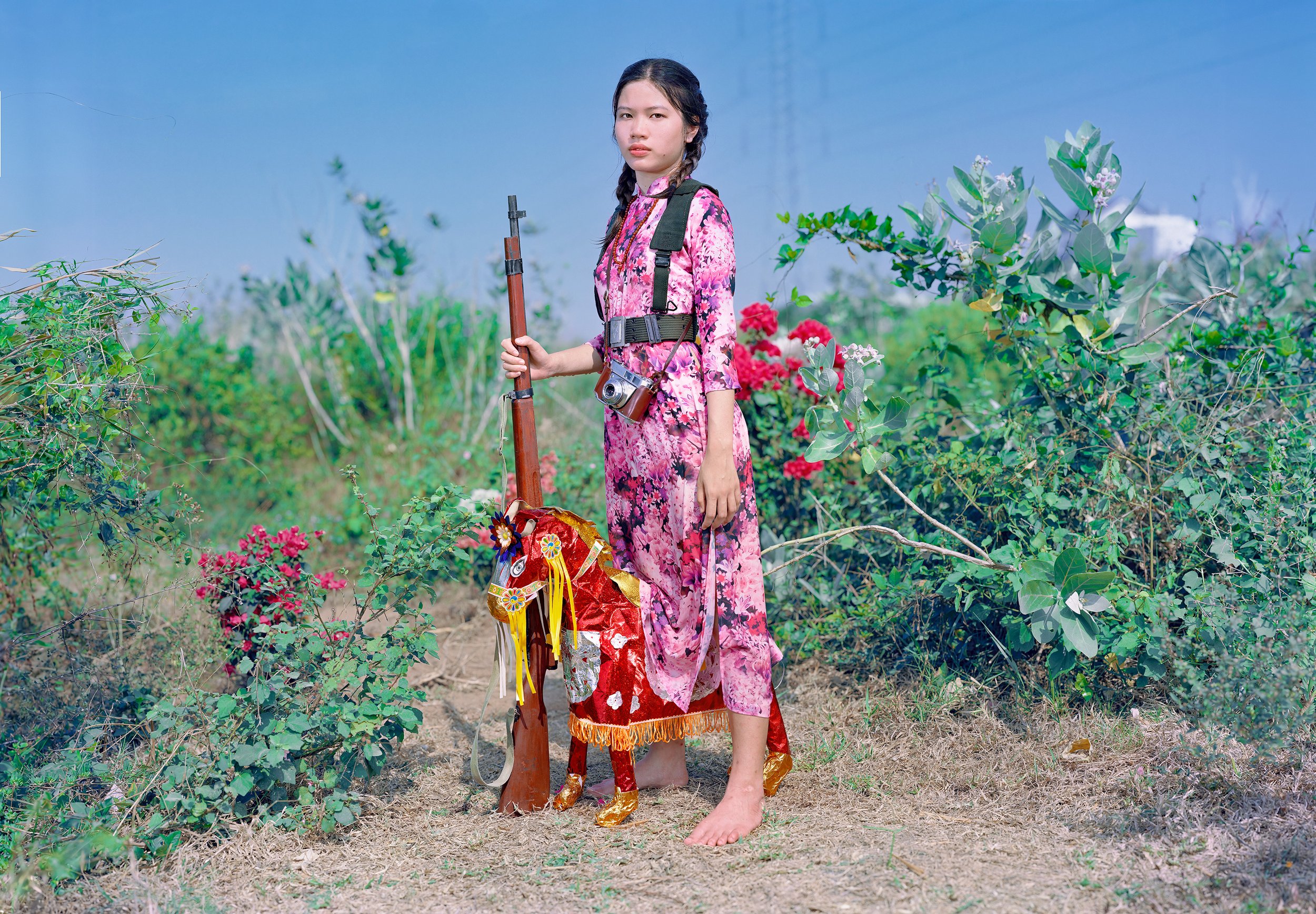   Cưỡi Ngựa Xem Hoa,   from the "Chiến thắng" series.sRGB1966 (ສານຂອງຈິດຕະນາການ)127.63 x 163.03 cm.(50 1/4 x 63 1/4 inch. 