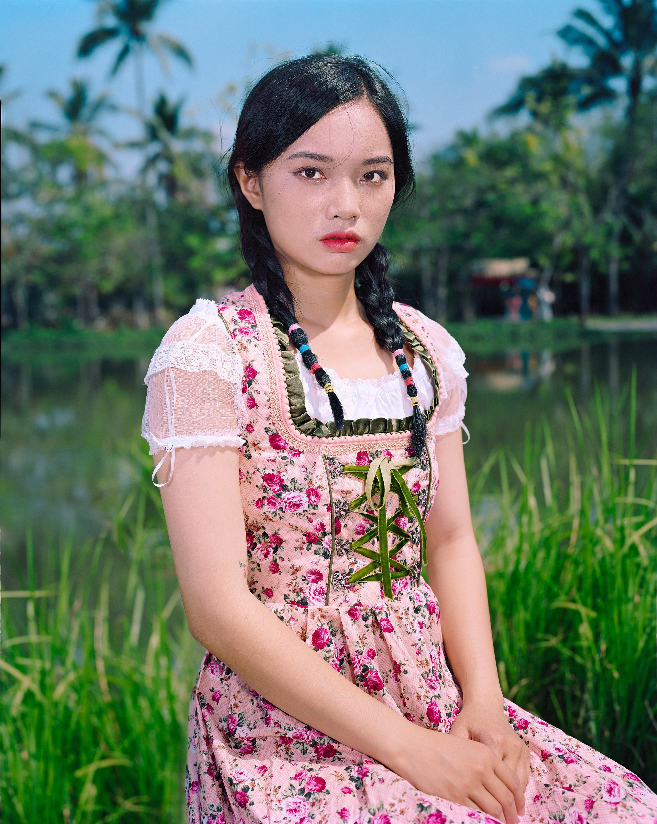   Sis{Huong} II,   from the '{City of Virgins}' series. sRGB1966 (Collection de l'artiste)101.6 x 76.20 cm.(30 x 40 inch.) 