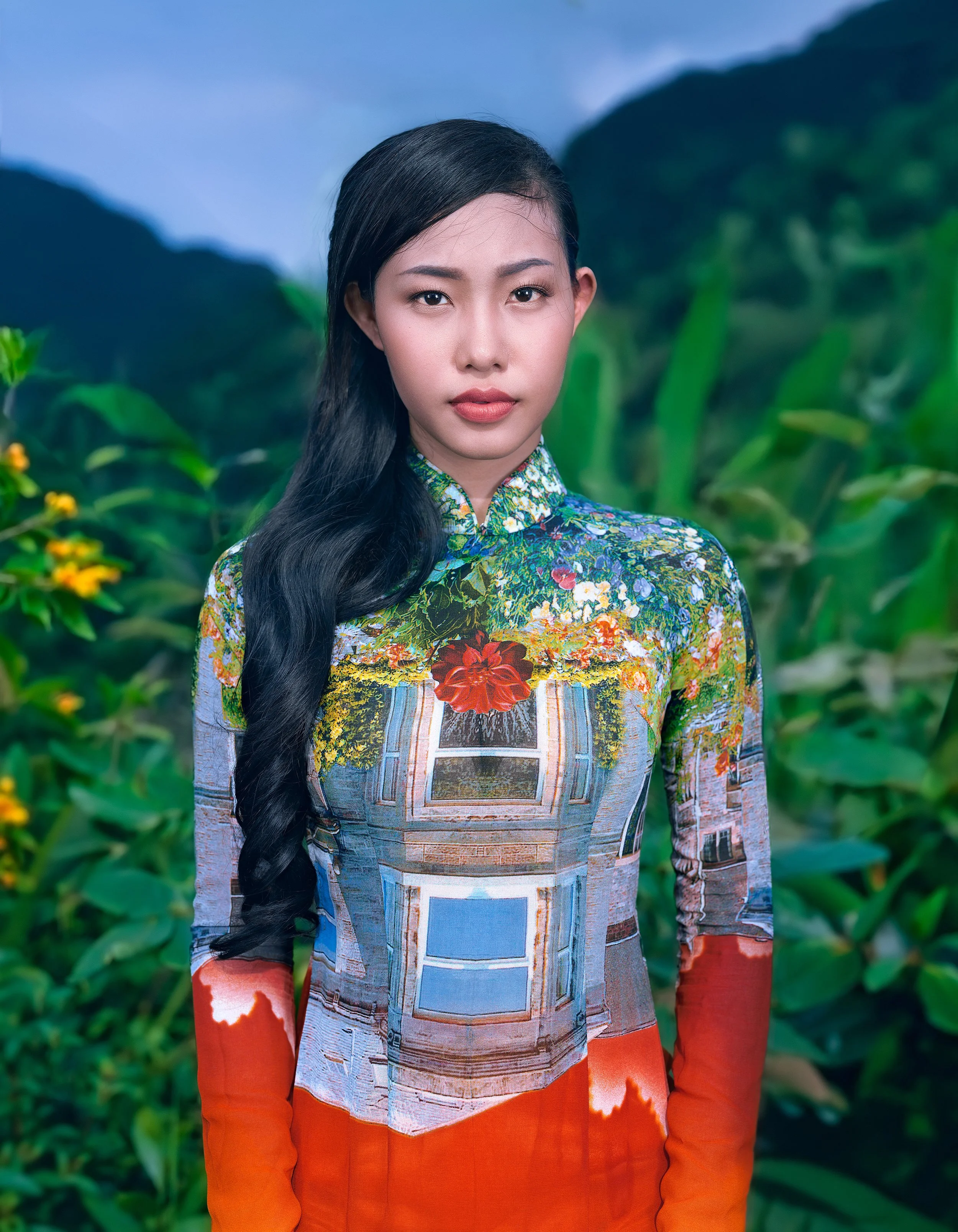 Tuyền Vestida,  from the "Lifestyles" series.sRGB1966 (Collection de l'artiste) 76.8 cm x 62.23 cm. (30 1/4 x 24 1/4 inch.)