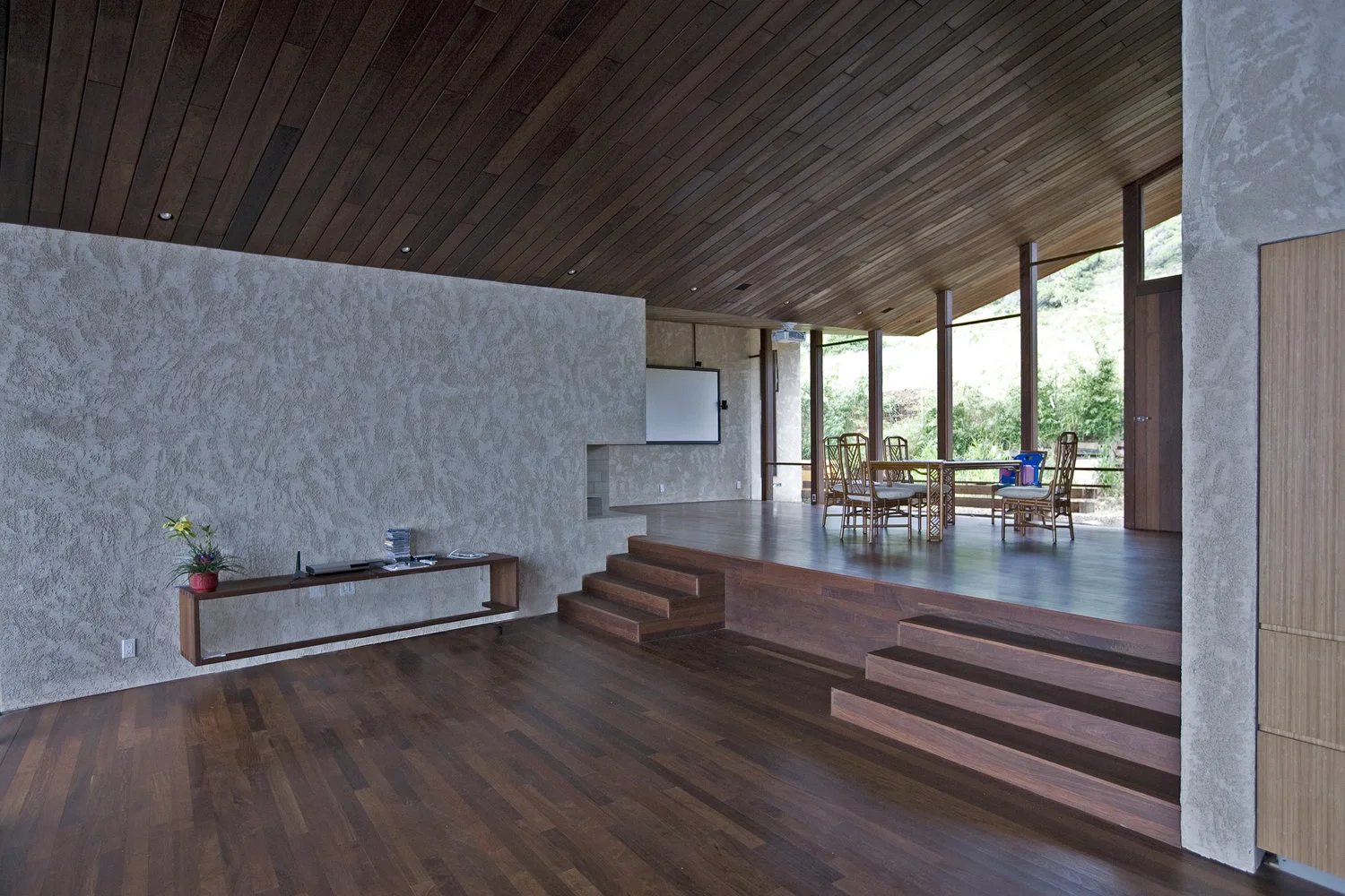 DiningArea.jpg