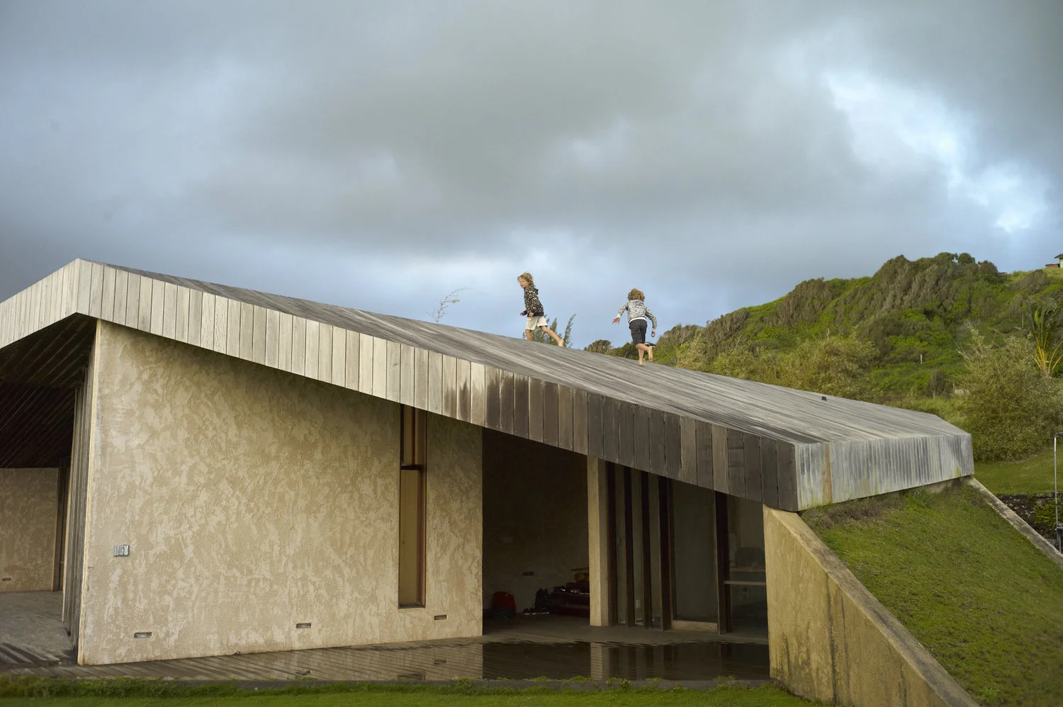22_kids+on+the+roof.jpg