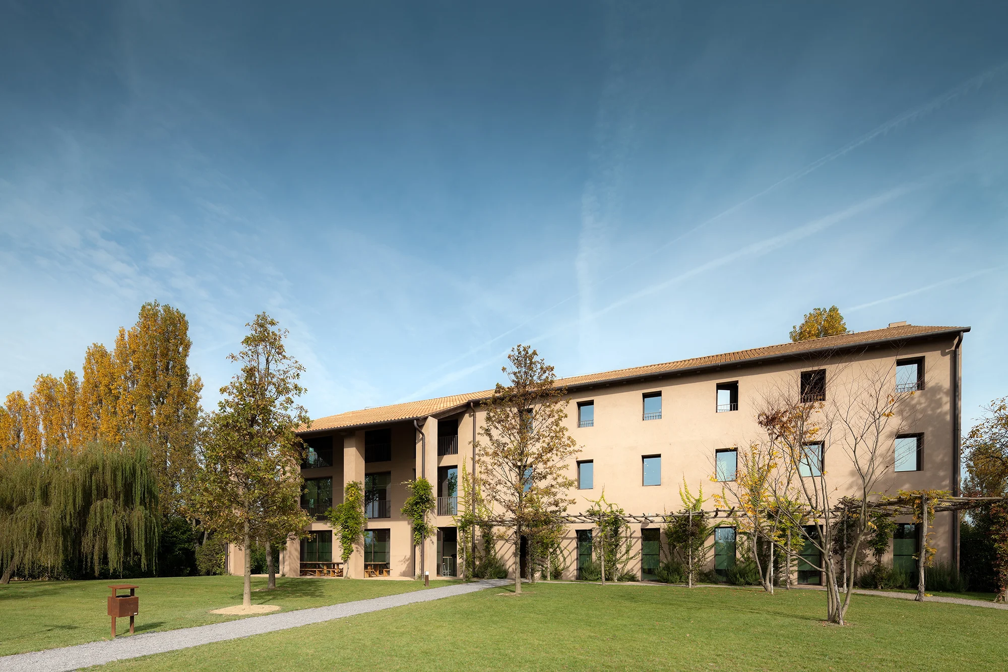 office-complex-04b.jpg