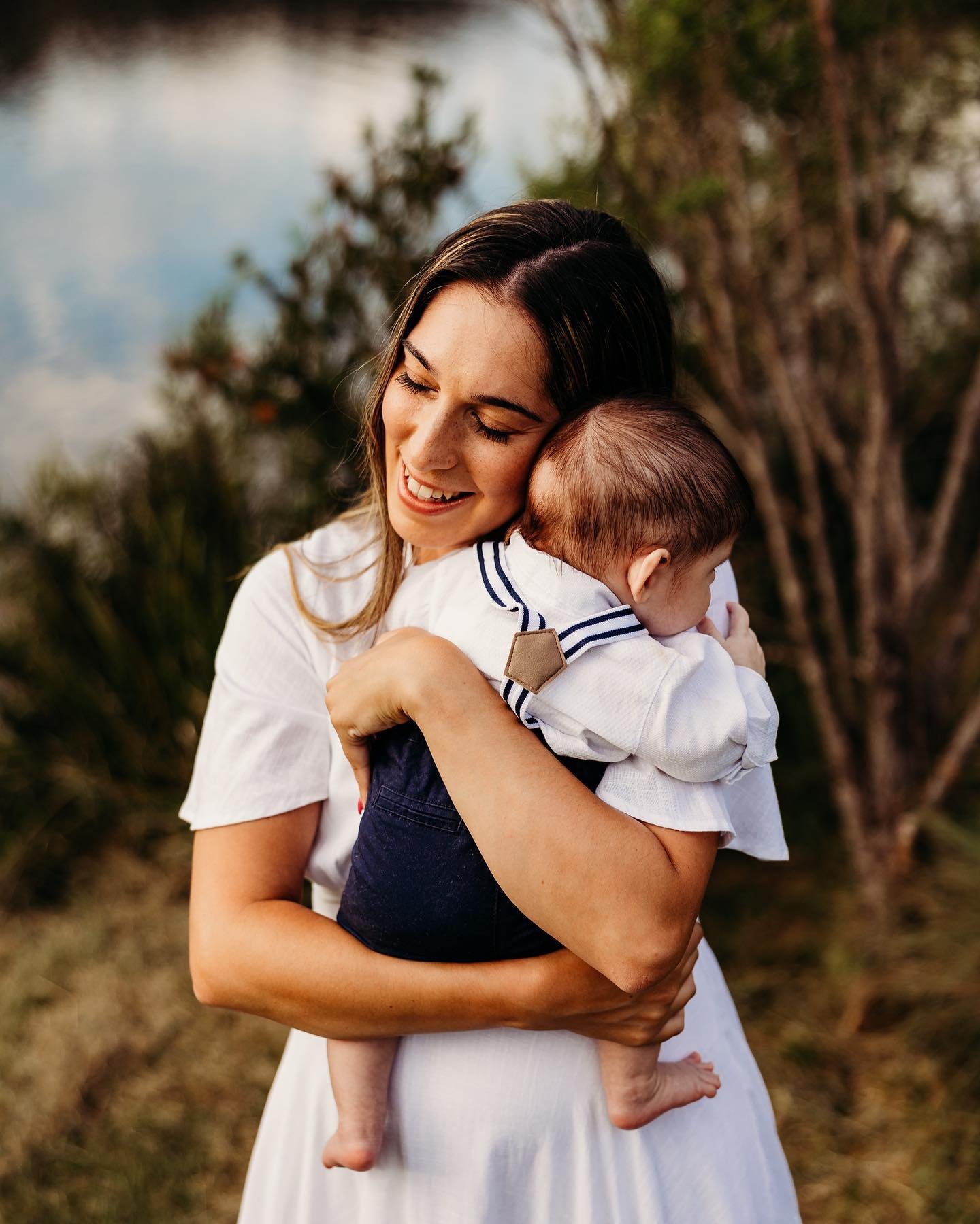Just call me ☁️✨the cloud whisperer✨☁️ 

Another epic sunset for this gorgeous family session! Absolutely LOVED photographing @nh.weddings and her boy tribe!! Also check out her wedding planning and styling business - she&rsquo;s Blue Mountains based